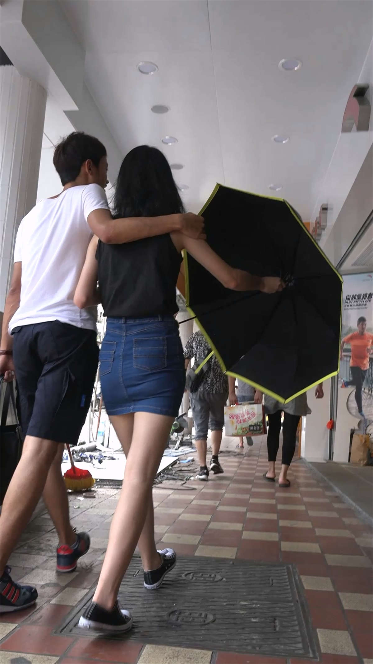 图片[2]-牛仔包臀裙气质美女-日更街拍