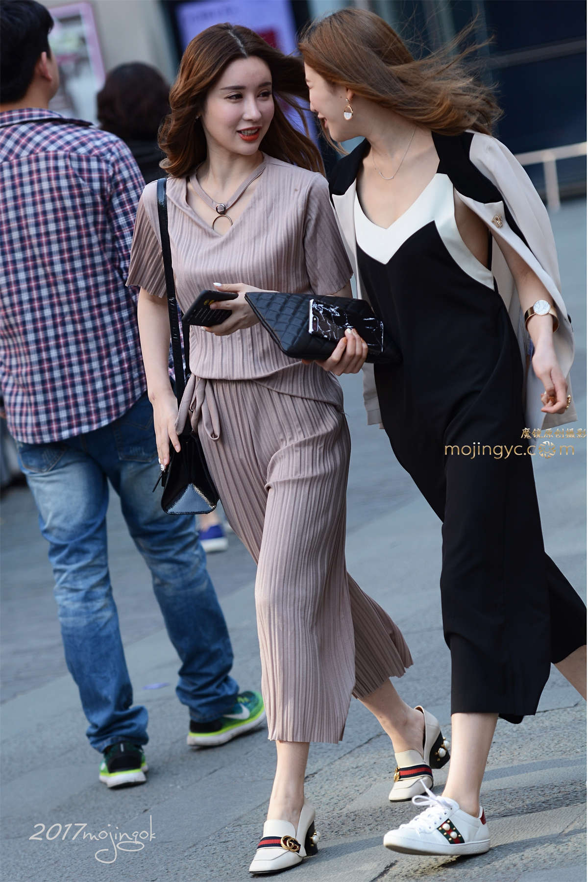 咔喳赛31 两个靓妹玩对拍，造型专业（18p）-日更街拍