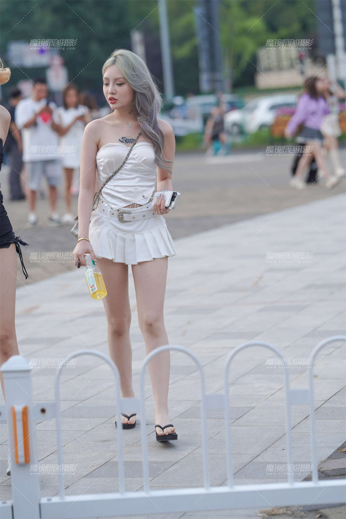 雪白肌肤-日更街拍