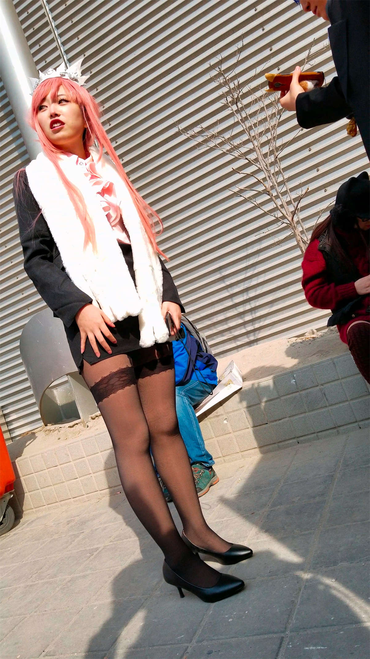 街拍黑丝cosplay的青春少女-日更街拍