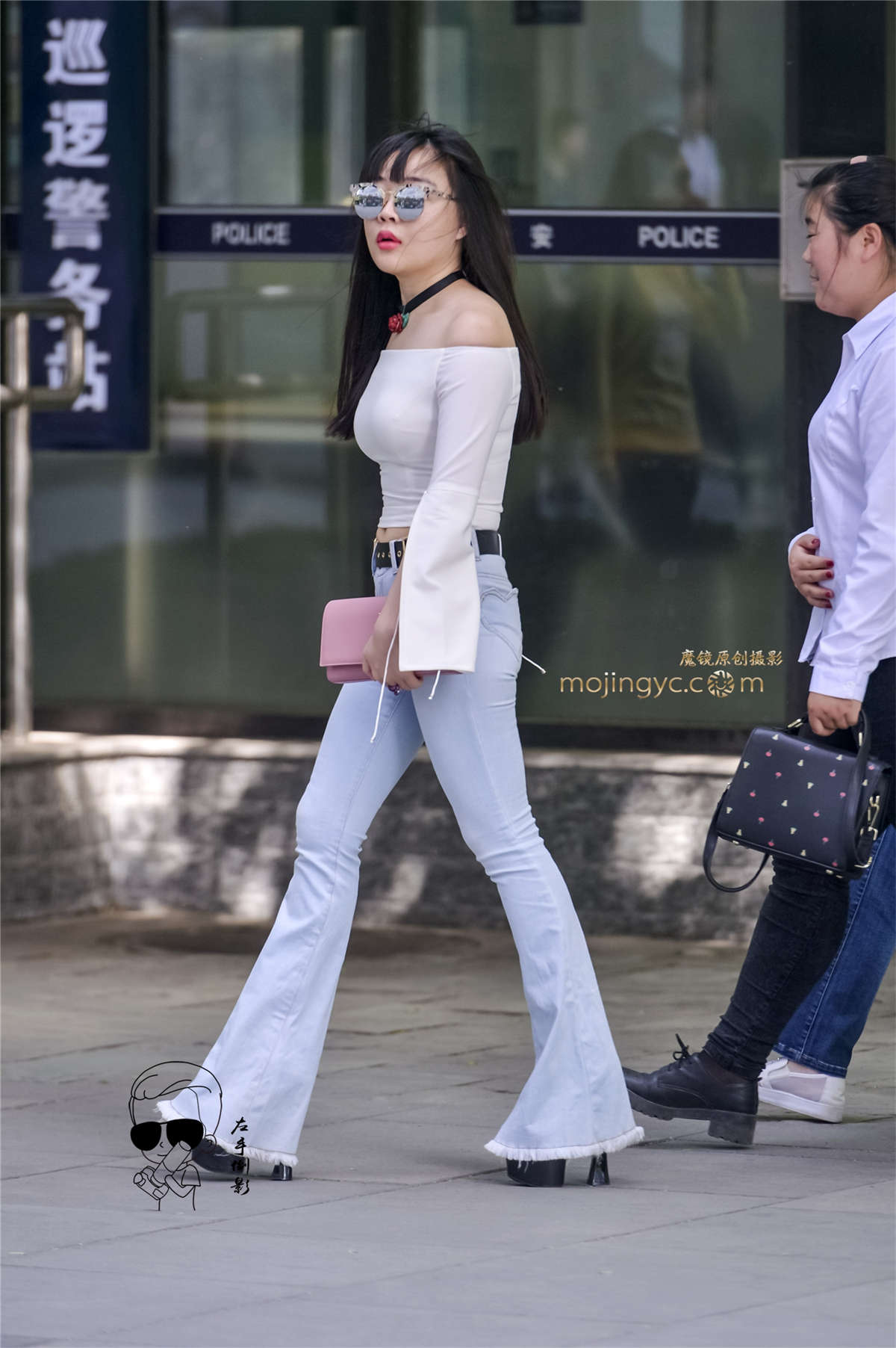 魔鬼身材显美臀{2017-4-30-11-P}-日更街拍