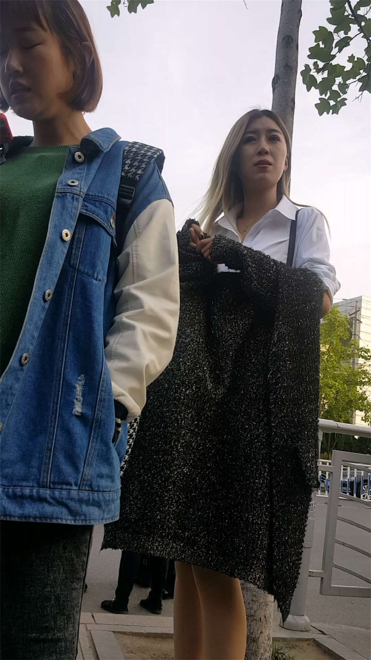 长腿牛仔裤美女-日更街拍