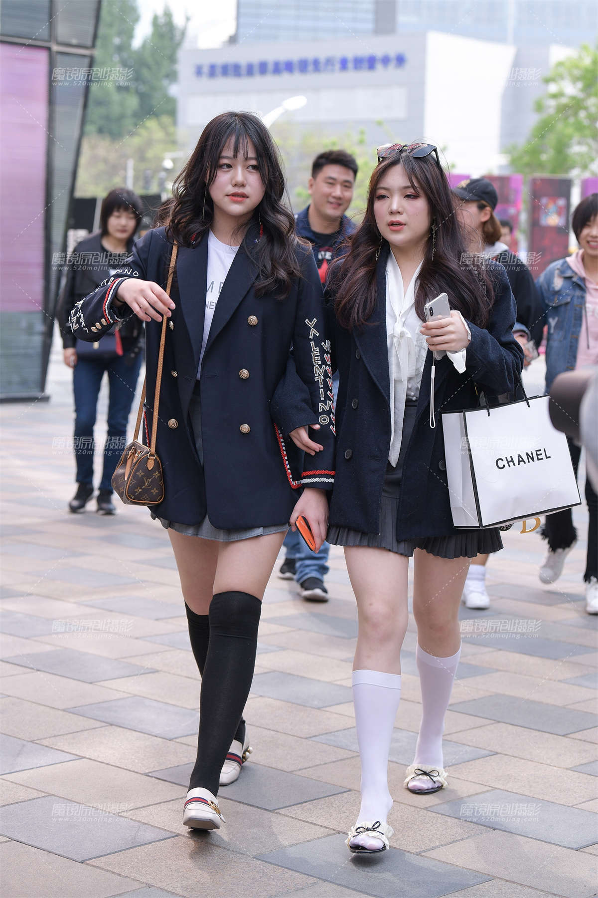 【街拍之魂赛帖】两个制服小姐姐-日更街拍