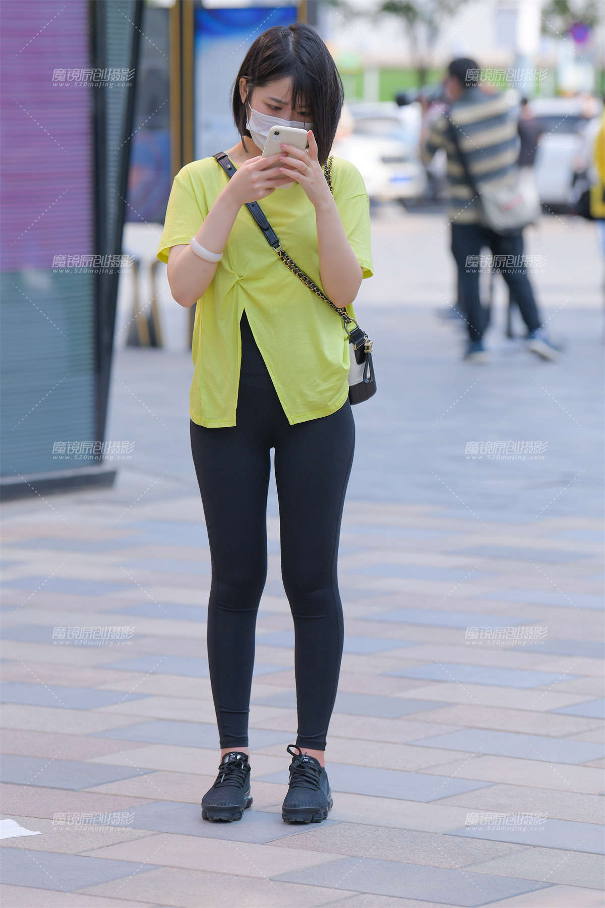 【红石赛贴】黑色紧身裤美女-日更街拍