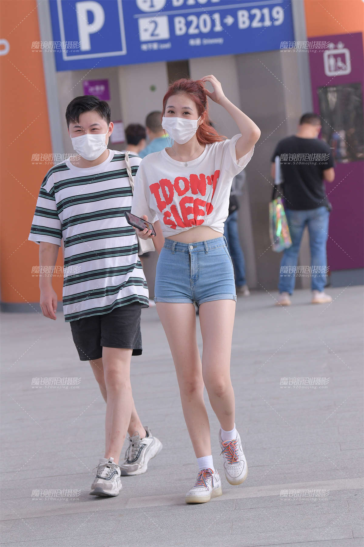 这个热裤大长腿美眉，我是爱了~-日更街拍