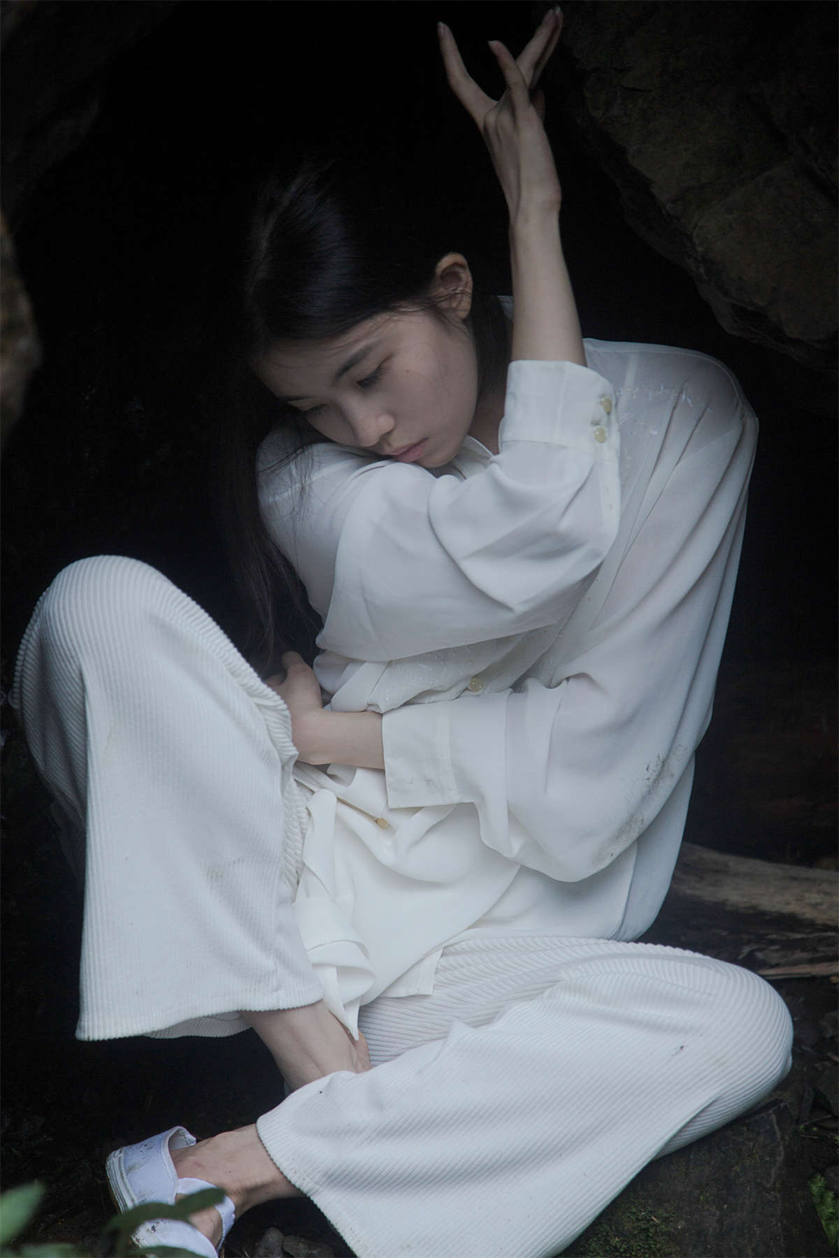 YITUYU艺图语 2022.10.06 我于山间，而山亦在我中 Sweateronly-日更街拍