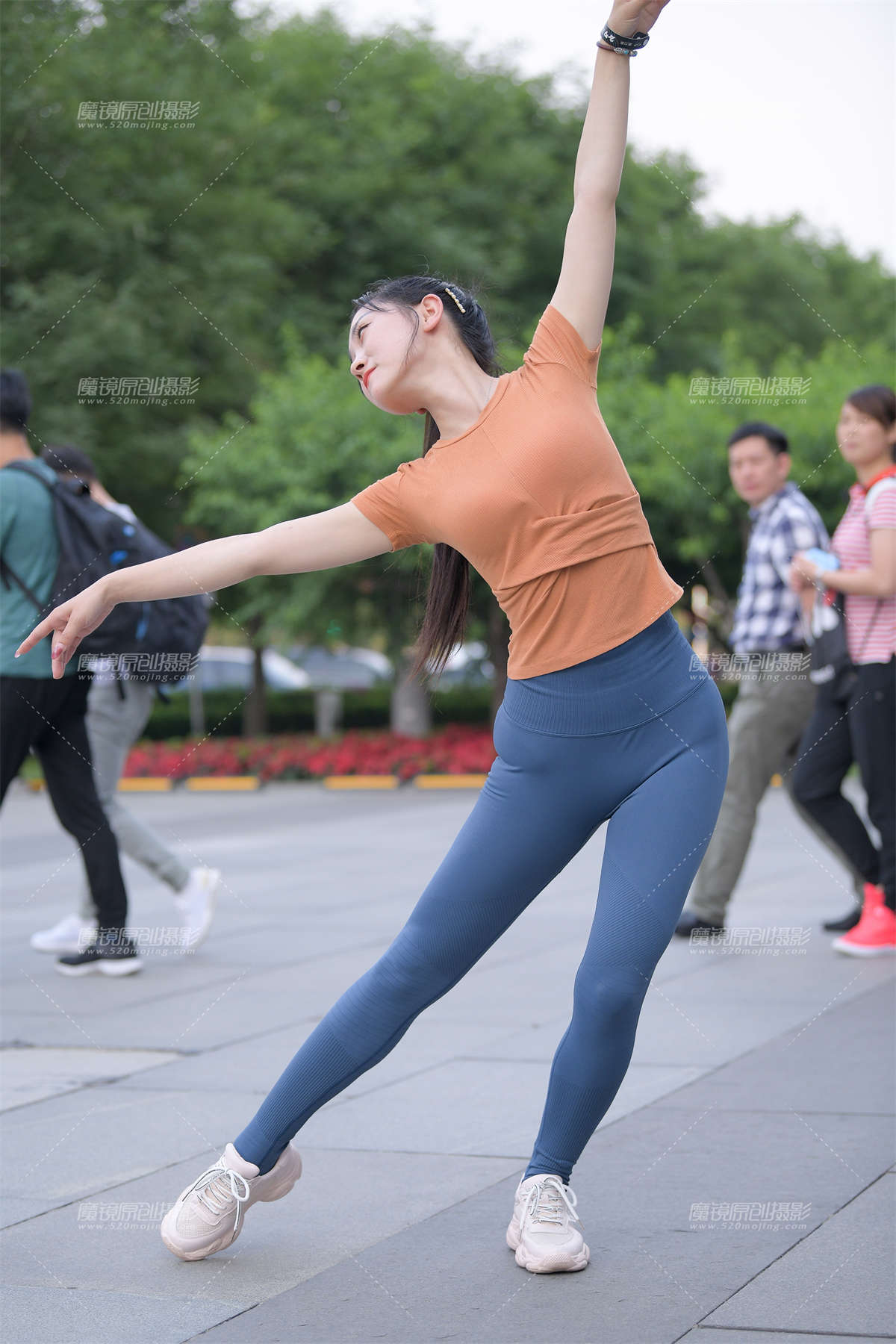 【红石赛贴】身材很棒的美女-日更街拍