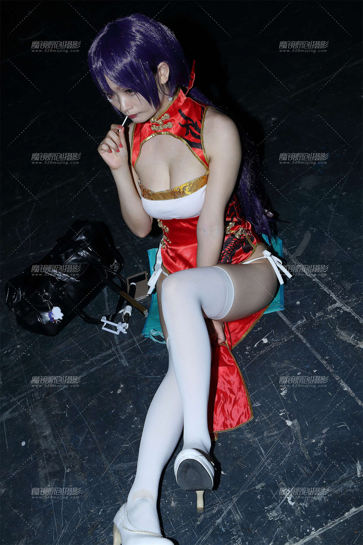 图片[2]-坐在地上吃棒棒糖-日更街拍