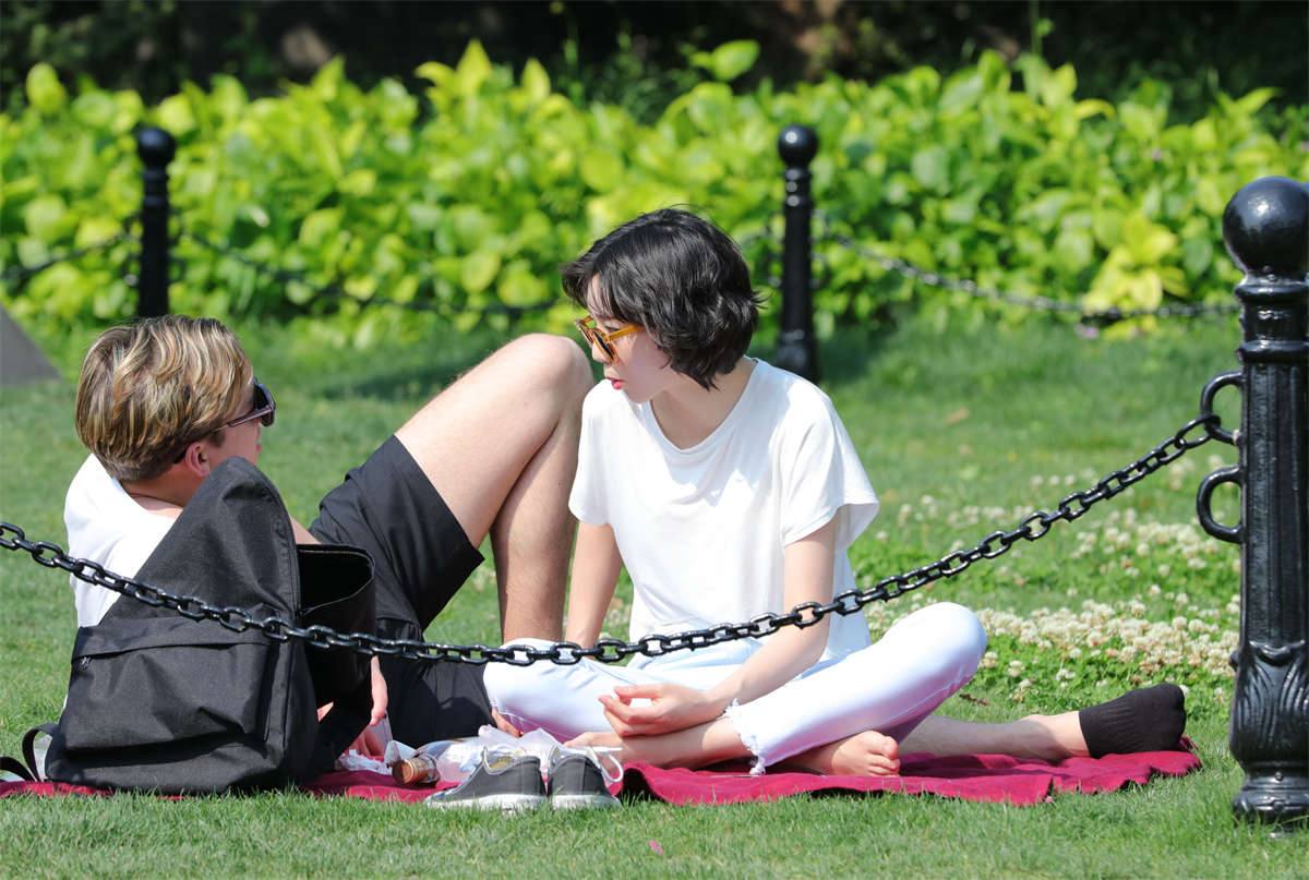 图片[2]-踏青公园街拍系列No.1151 黑粗铁链终于和雪白嫩足来了次完美碰撞 第2套-日更街拍