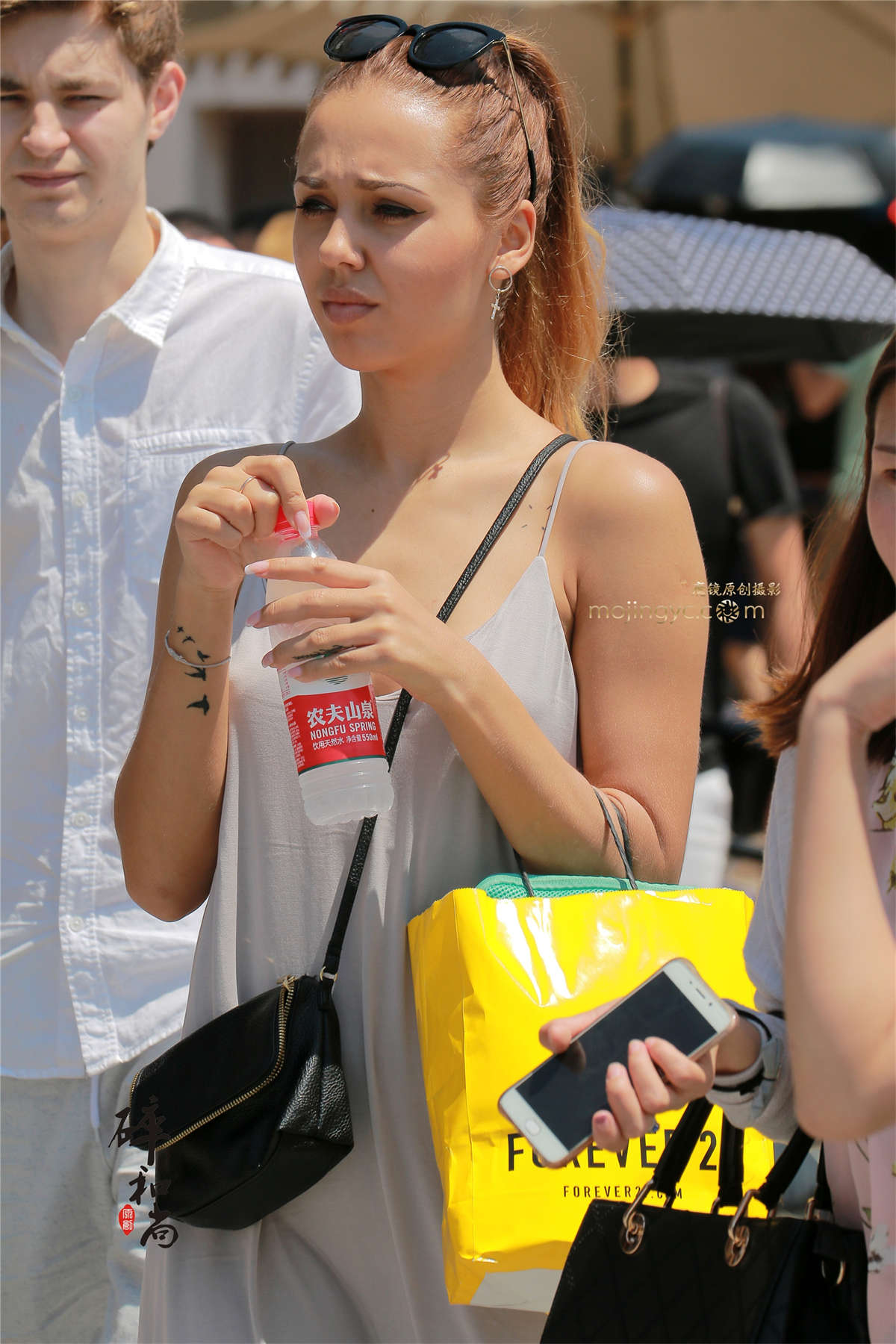 图片[2]-性感丰唇比基尼外模出场前是真空-日更街拍