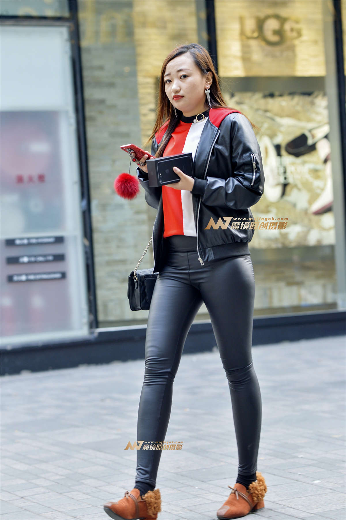 皮裤包臀性感-日更街拍