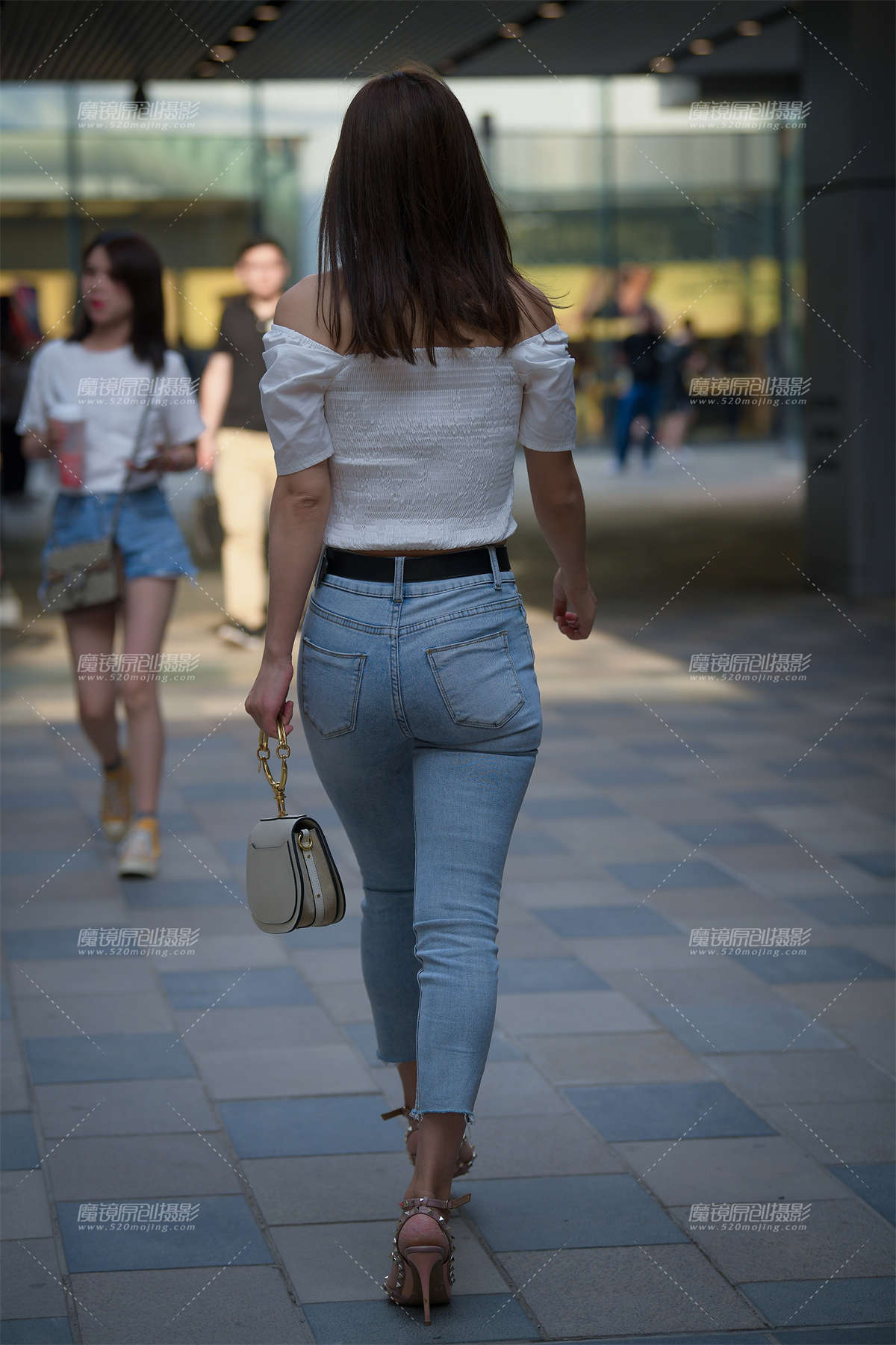 图片[2]-【街拍之魂赛帖】知性美的丰臀__-日更街拍