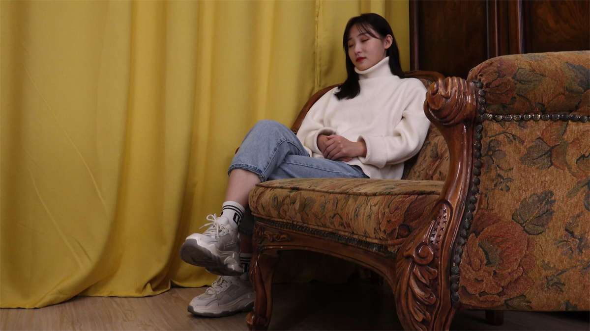 Sexy Asian Girls Feet Vol.112 满冬妹妹展示原味棉袜裸足-日更街拍