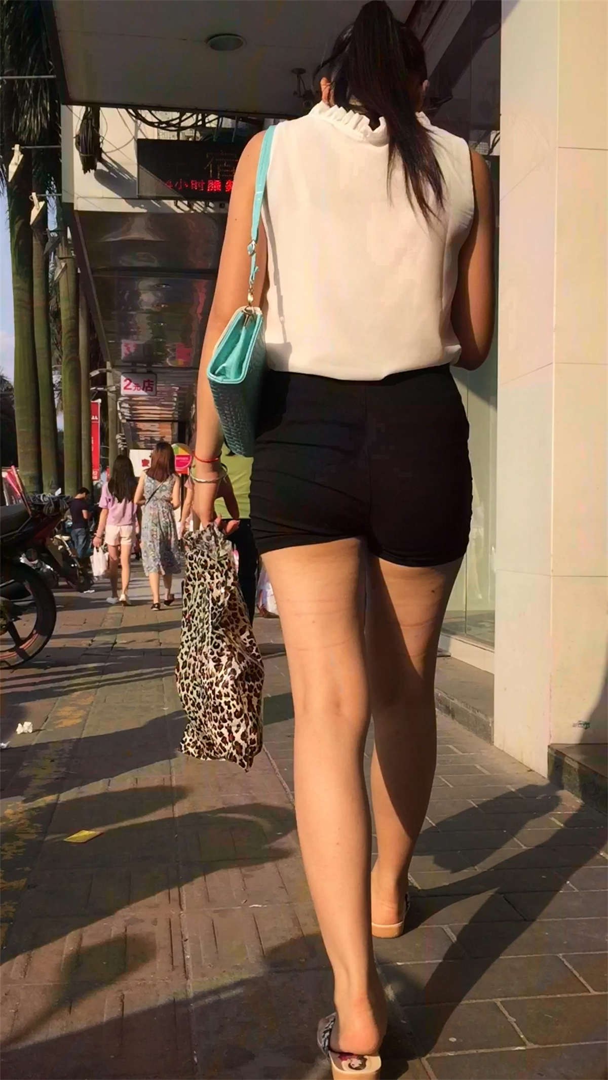 图片[2]-白衬衫丰臀高腰热裤马尾辫-日更街拍