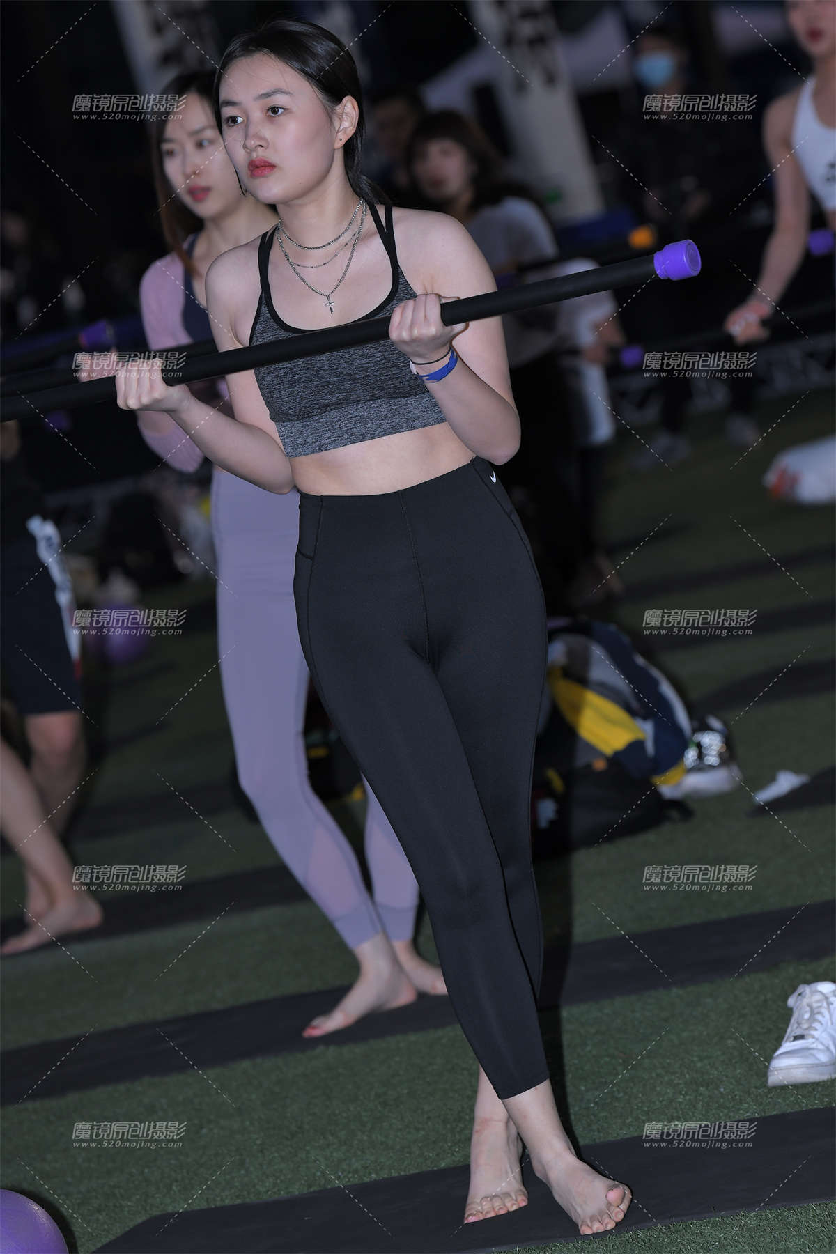 傍晚的草坪-日更街拍