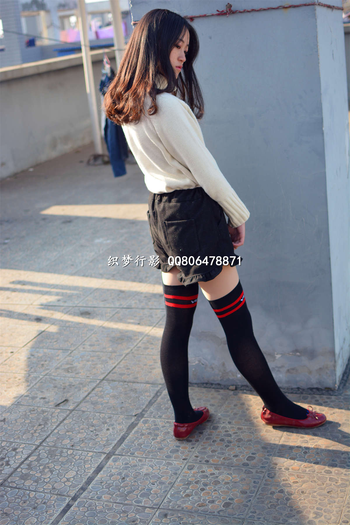 图片[2]-织梦行影摄影作品 第042期 天台黑色高筒袜-日更街拍