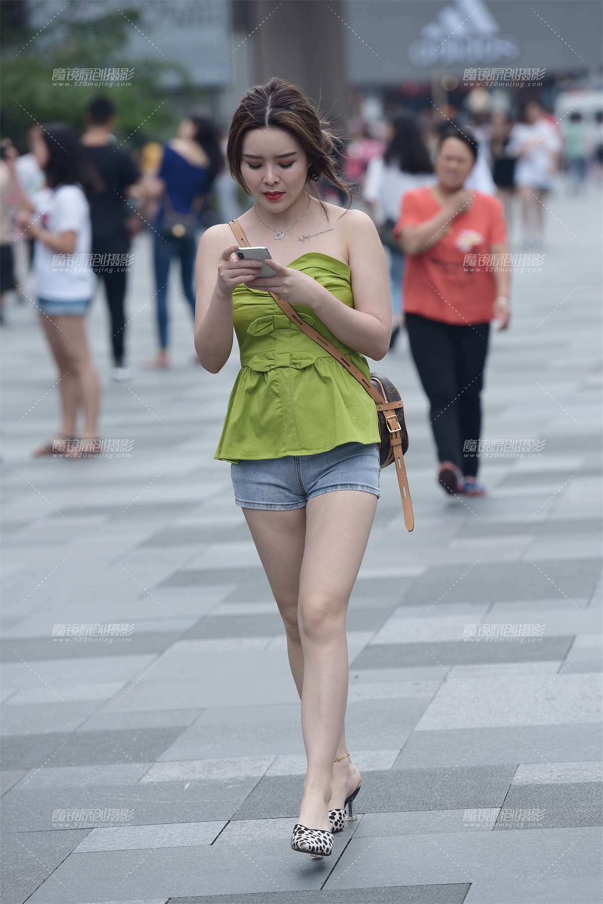 热裤美女-日更街拍