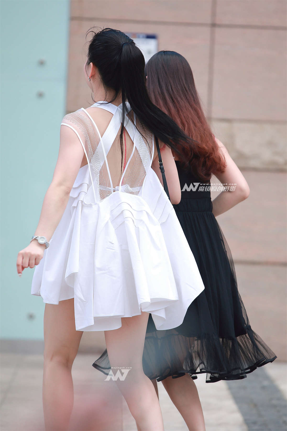 图片[2]-V领高腰连衣短裤，裸腿，鱼嘴高跟-日更街拍