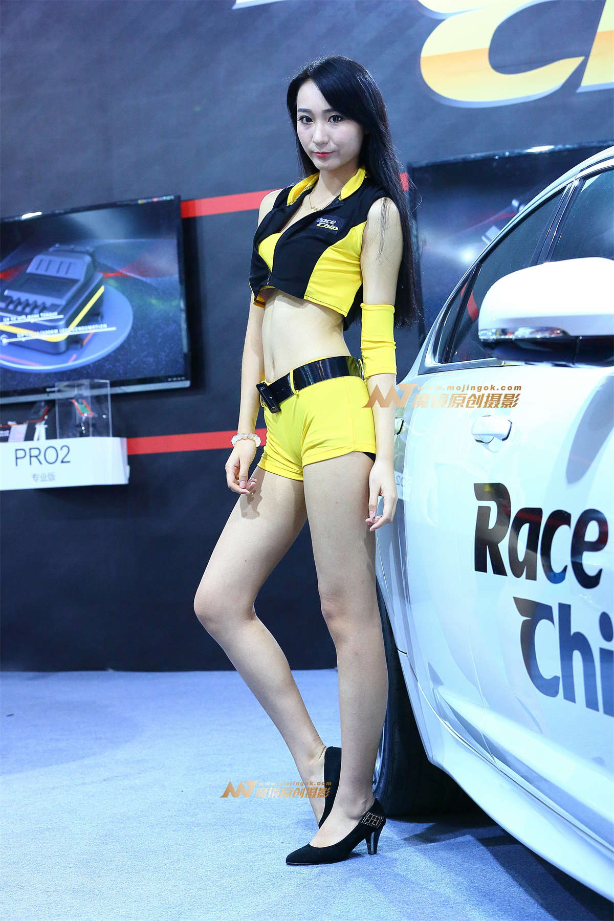 黄色紧身服车模插图1