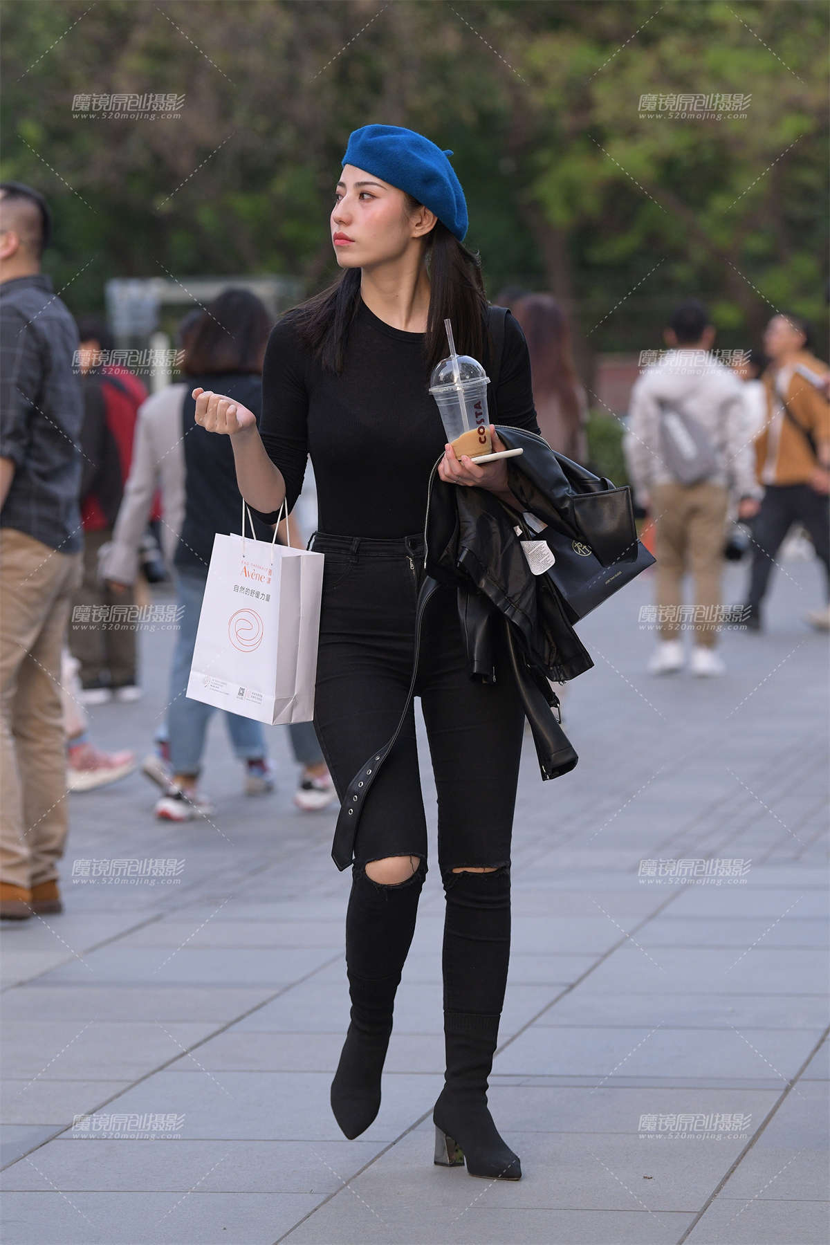 【街拍之魂赛帖】徘徊的黑色紧牛-日更街拍