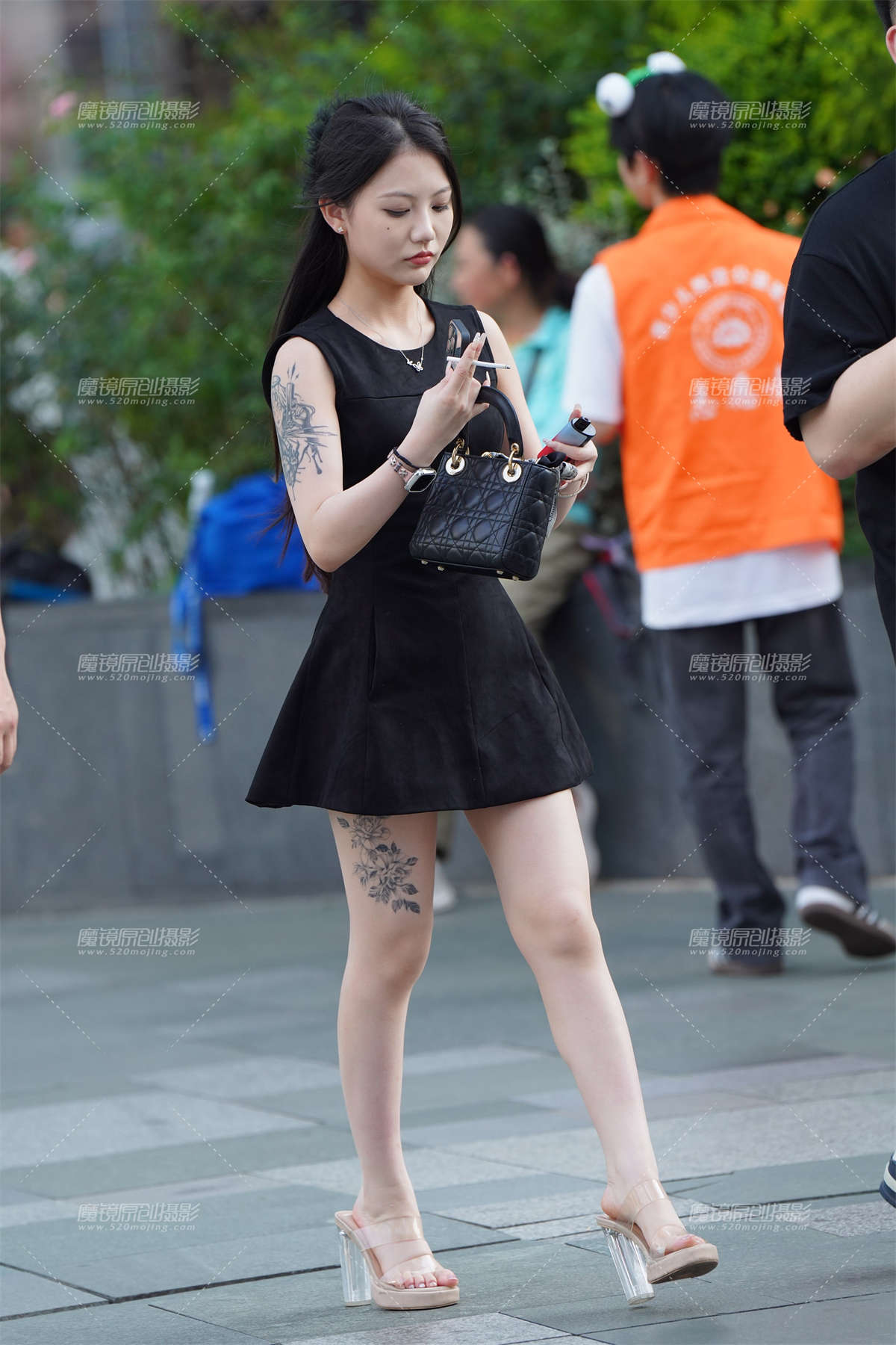 美腿小美眉-日更街拍