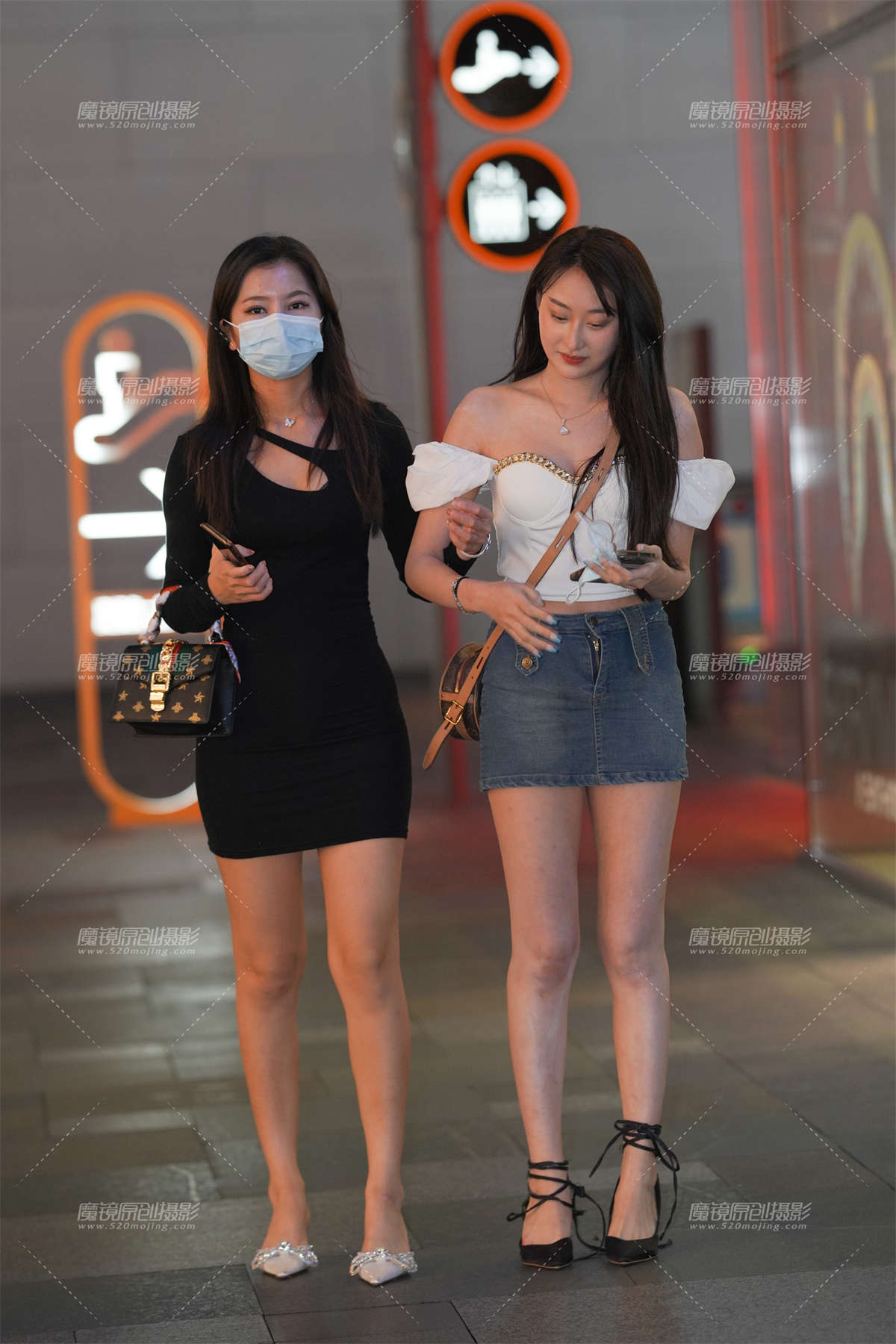 牛仔短裙美女-日更街拍