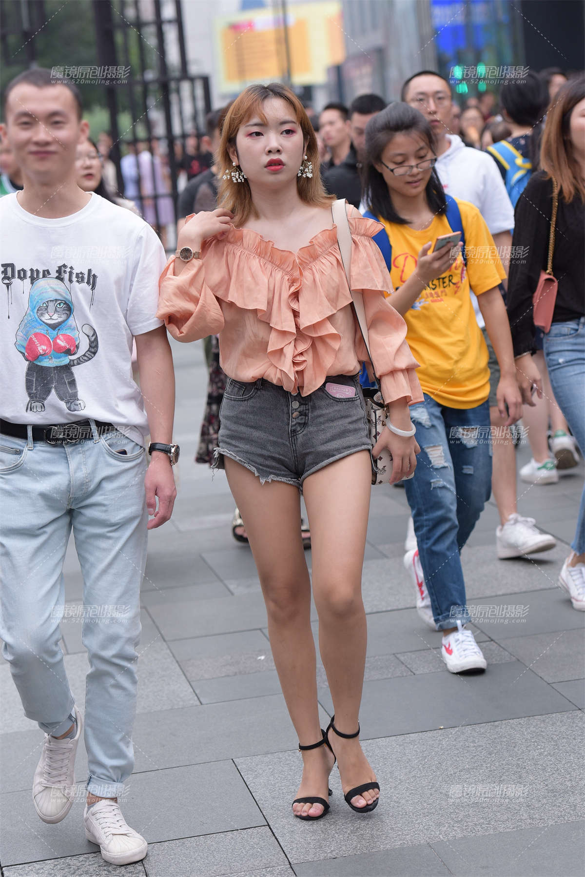 热裤美女-日更街拍