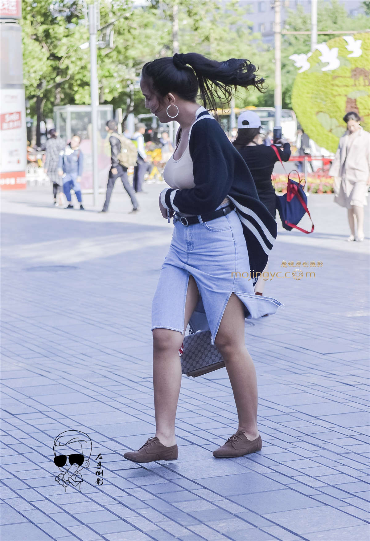 图片[2]-低胸美女彰显魅力{2017-5-5-15p}-日更街拍