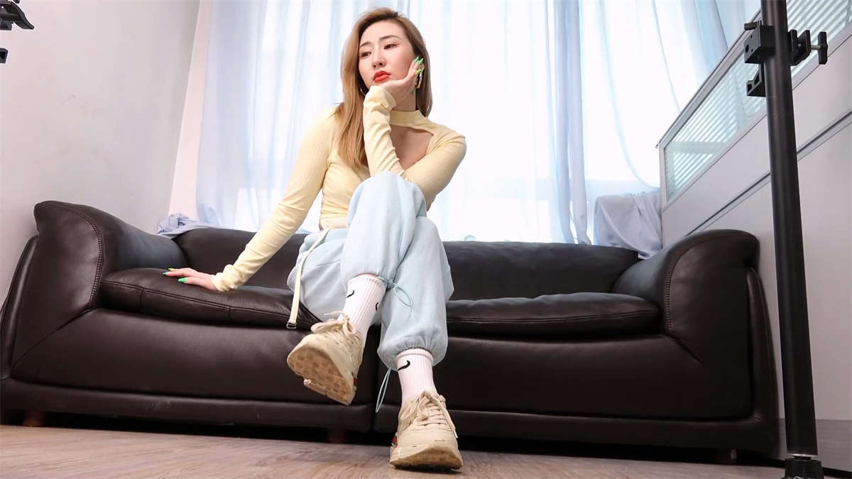 图片[2]-Sexy Asian Girls Feet Vol.115 气场女王萱萱展示性感大脚-日更街拍