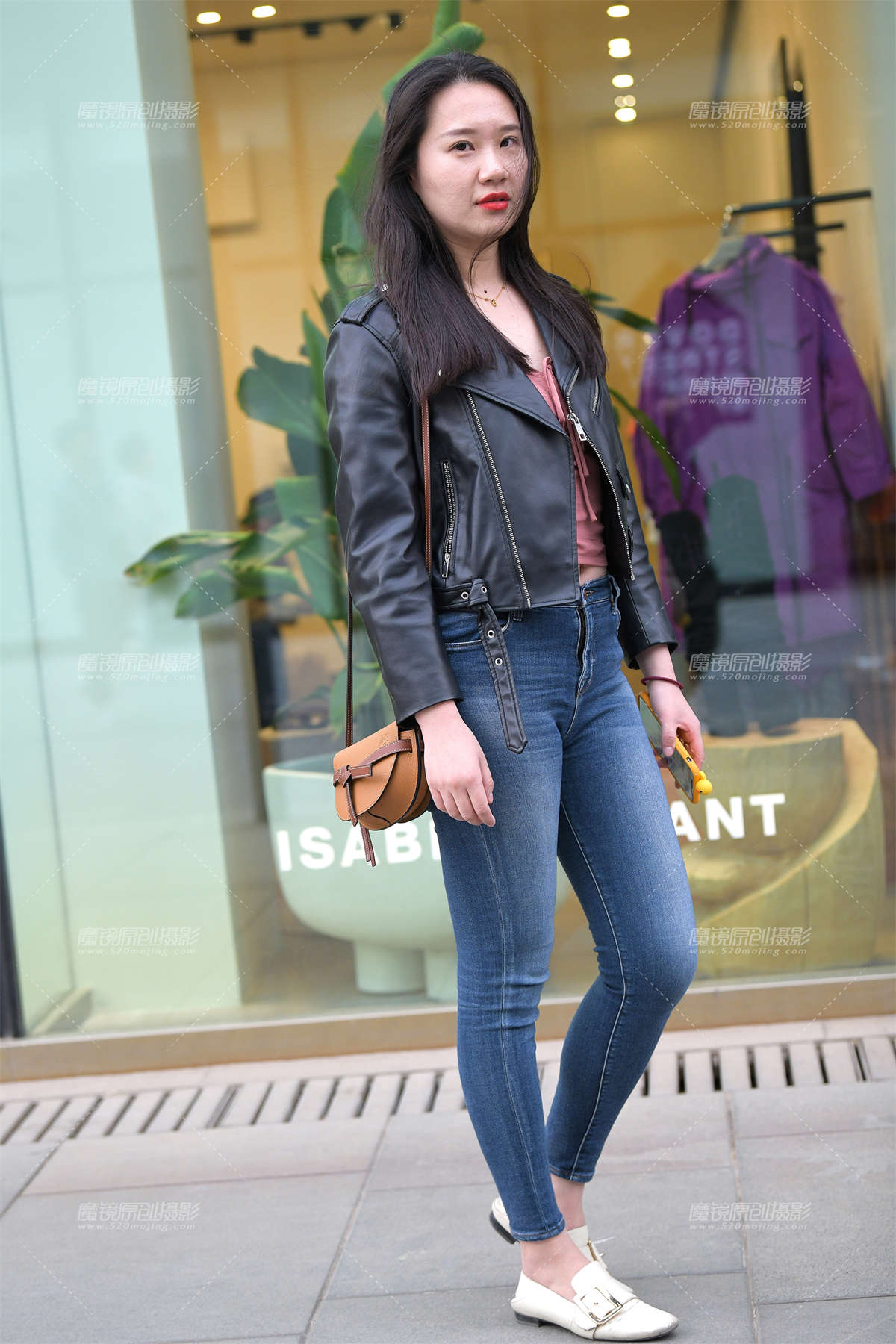 【街拍之魂赛帖】皮衣紧牛小姐姐-日更街拍