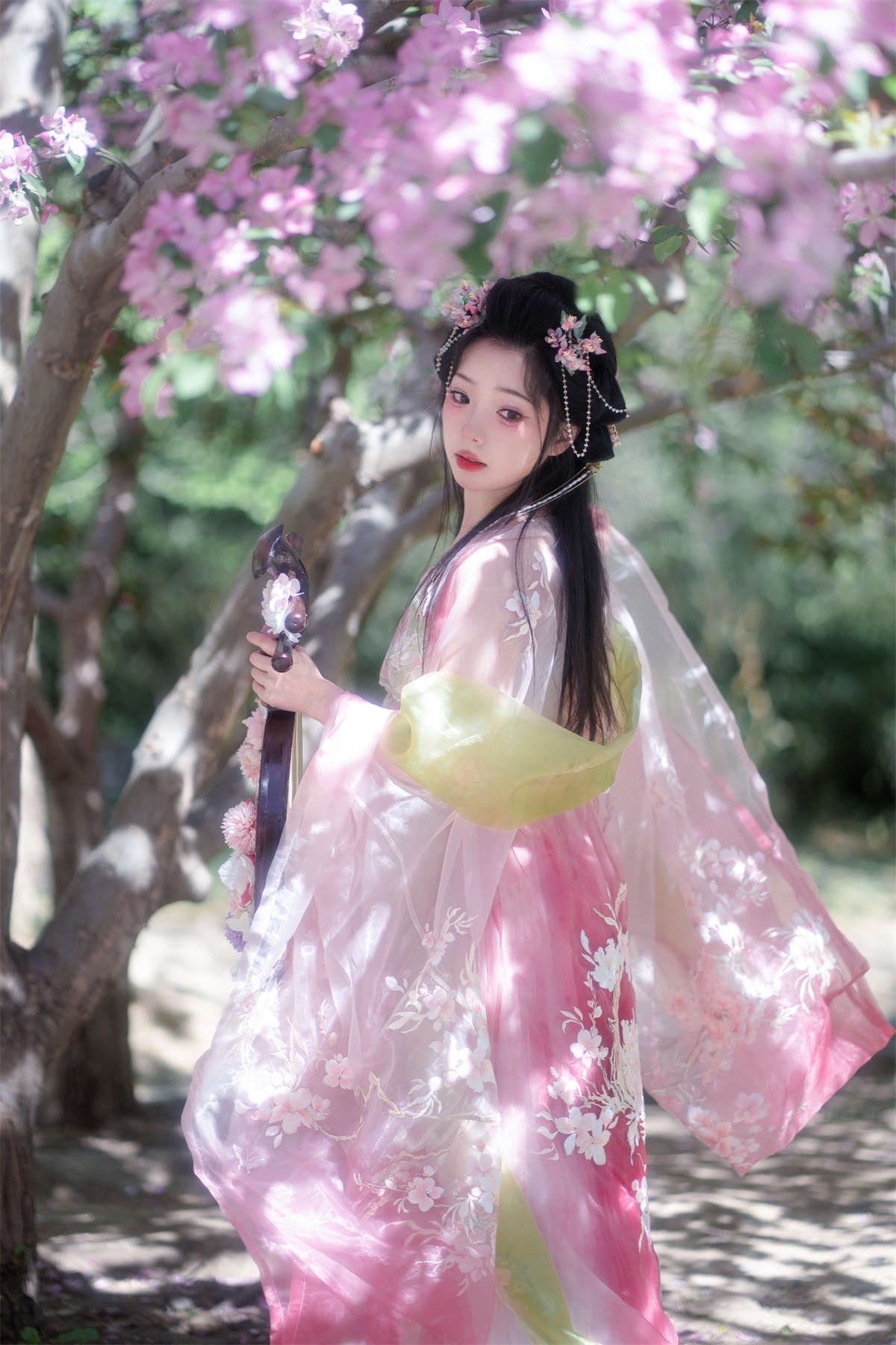 YITUYU艺图语 2023.05.22 发光的春日宴 林又迟-日更街拍