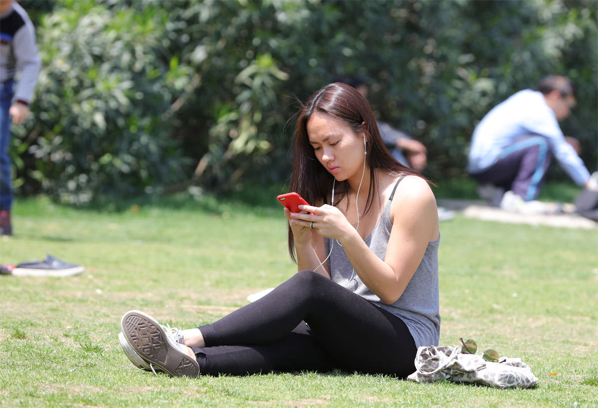 图片[2]-踏青公园街拍系列No.1155 三次换装，漂亮的女孩给你想要的每一种感觉 第3套-日更街拍