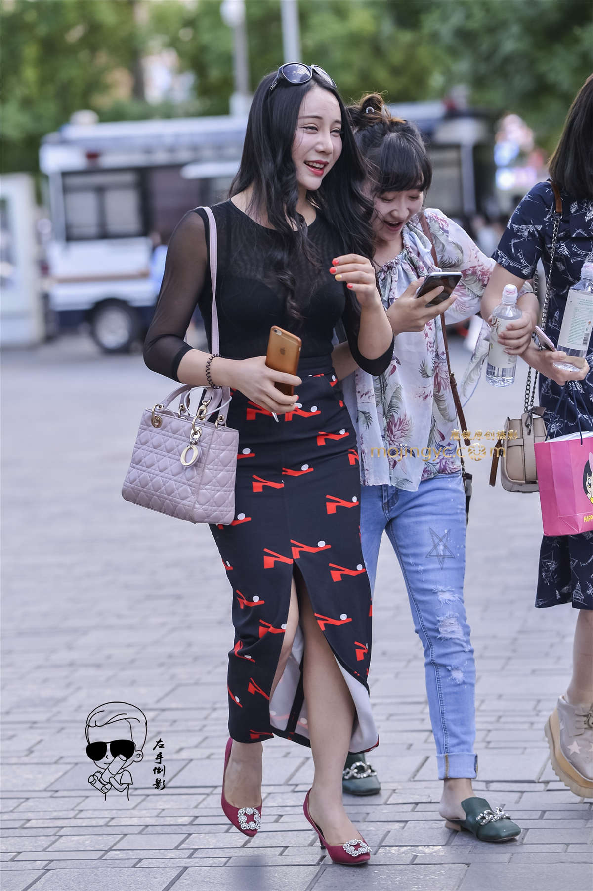 紧抱臀大长腿彰显美臀{2017-5-19-15P}-日更街拍