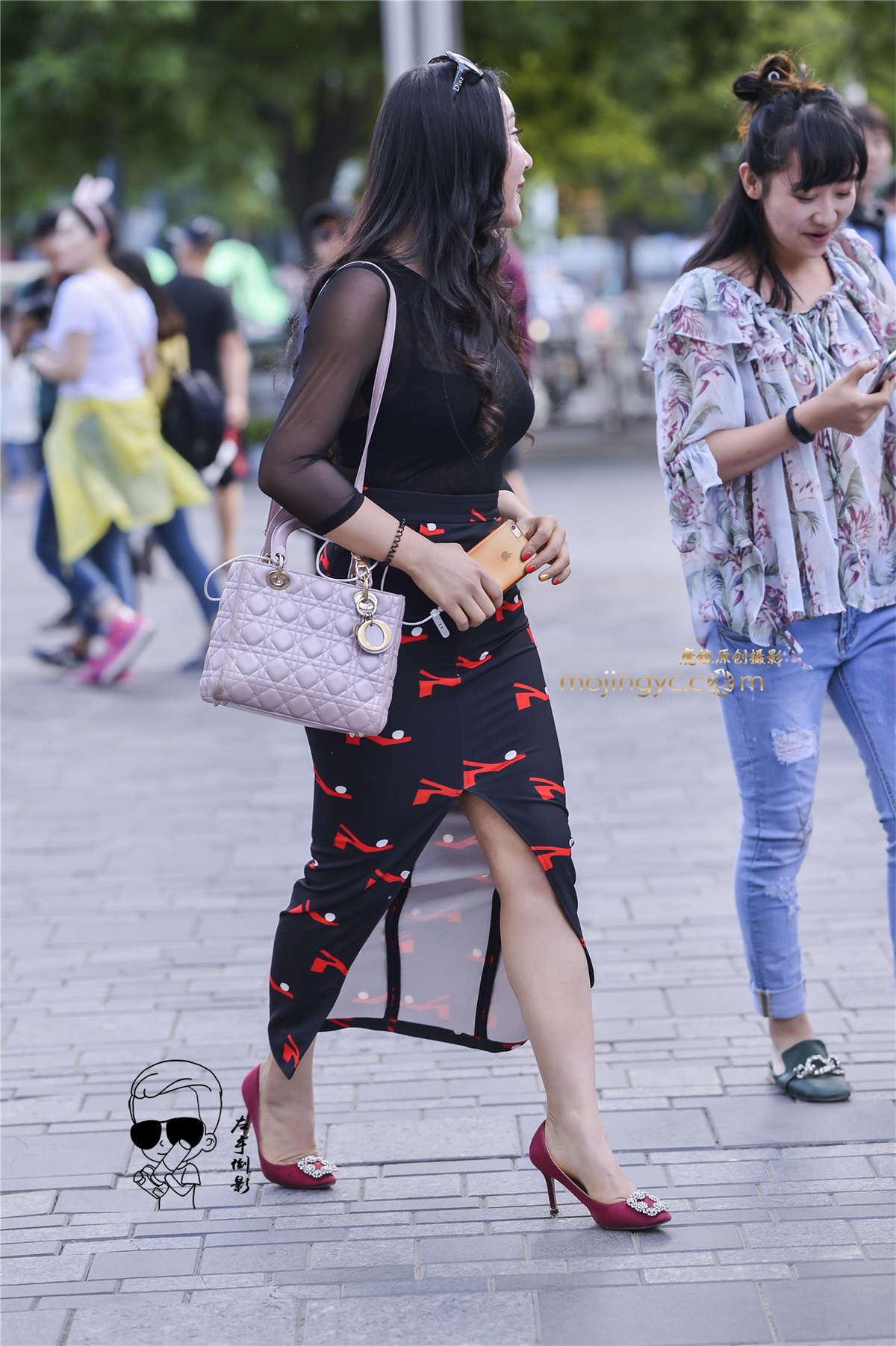 图片[2]-紧抱臀大长腿彰显美臀{2017-5-19-15P}-日更街拍