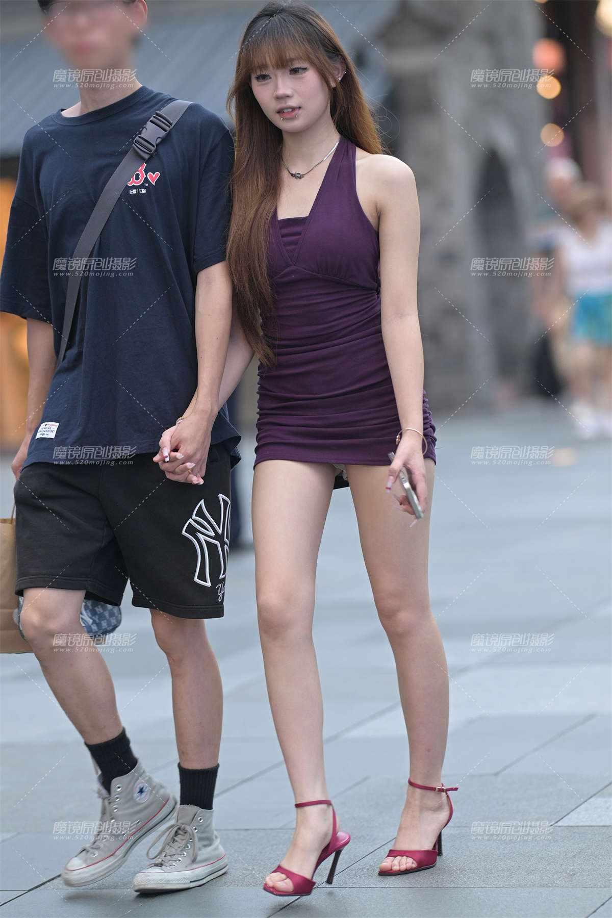 美腿短裙小妹-日更街拍