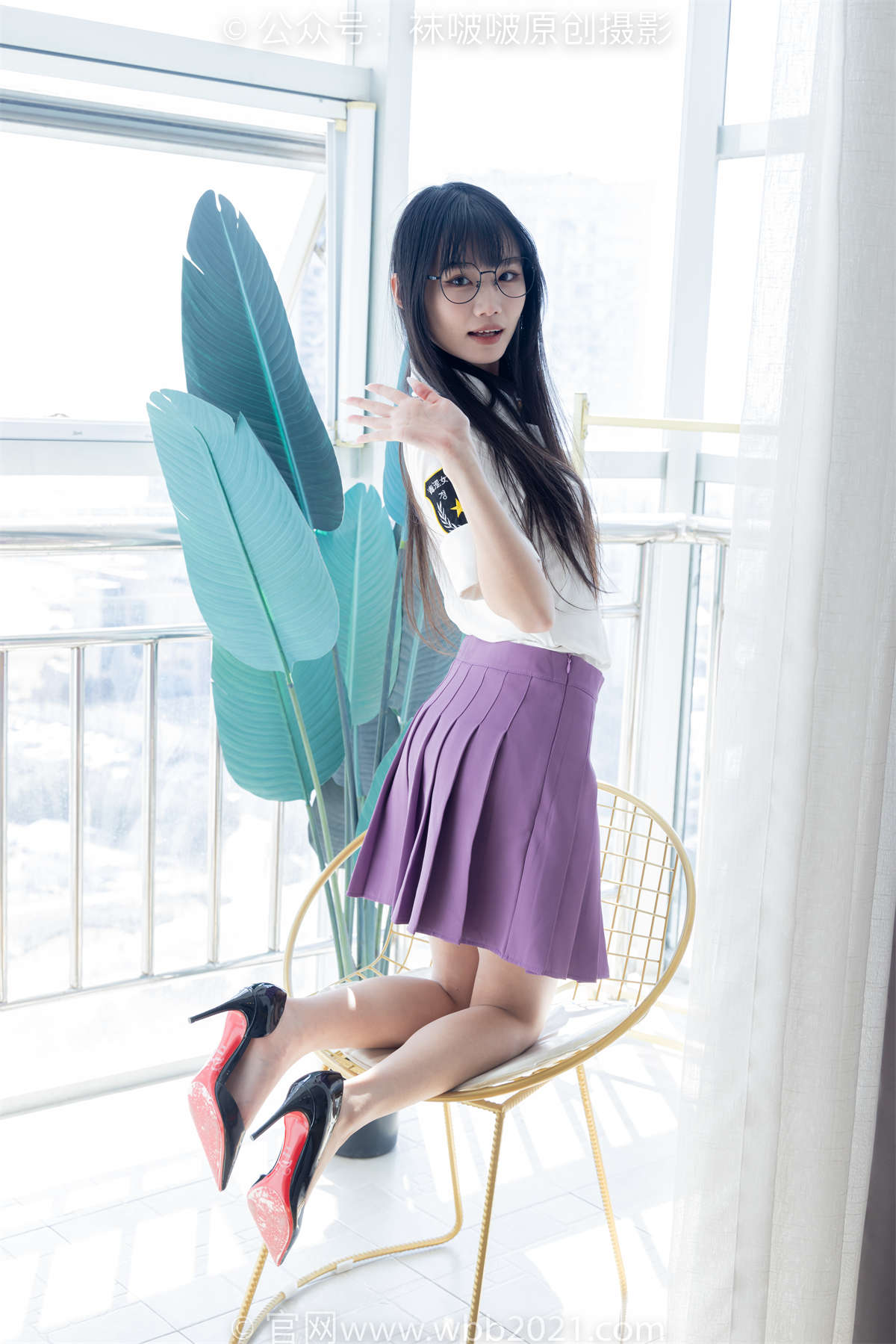 袜啵啵 No.538 甜甜圈-高跟鞋、水晶袜（仅小部分）、裸足、裸足玩按摩凳剧情 花絮剧情版-日更街拍