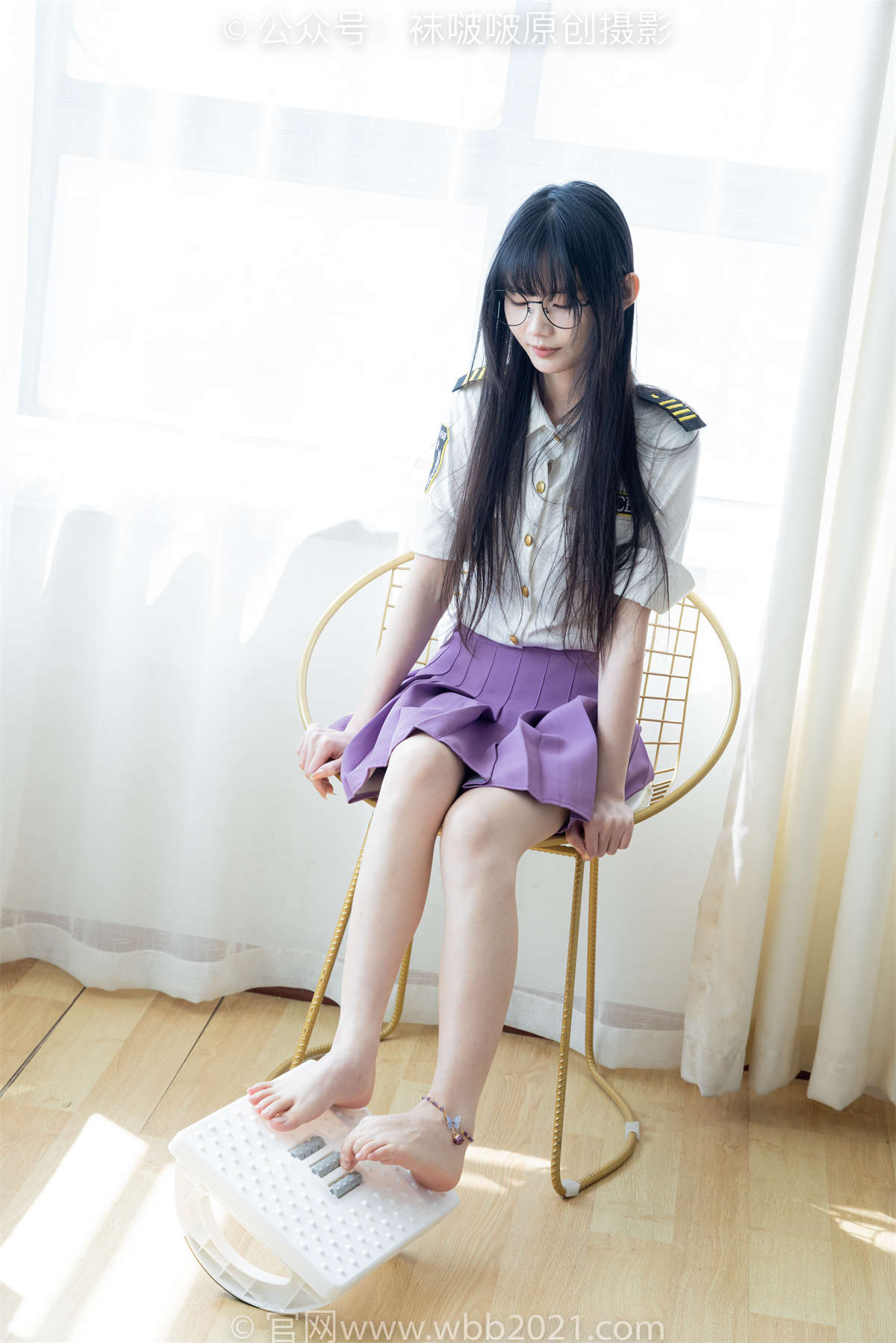 图片[2]-袜啵啵 No.538 甜甜圈-高跟鞋、水晶袜（仅小部分）、裸足、裸足玩按摩凳剧情 花絮剧情版-日更街拍