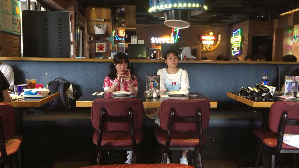 图片[2]-格子裙清纯丝袜少女-日更街拍