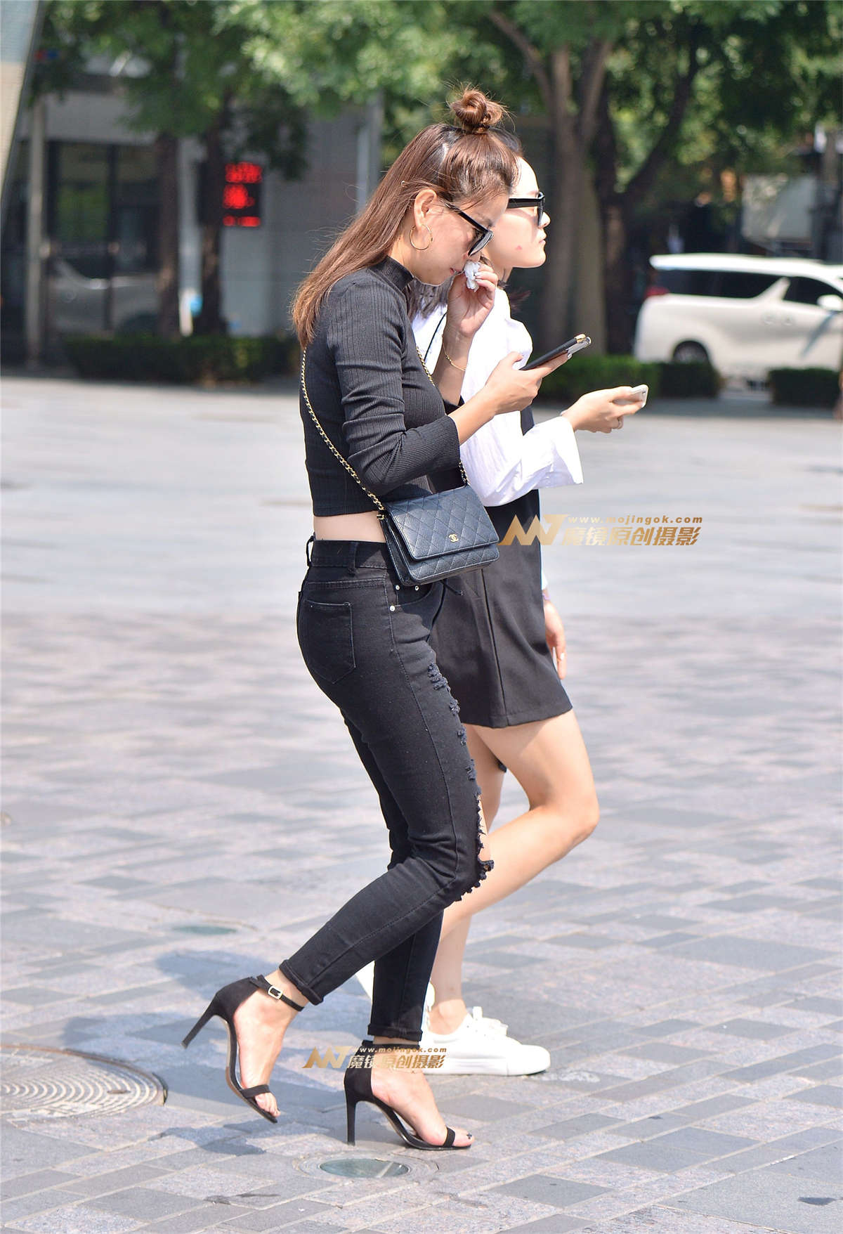 图片[2]-紧裤包臀性感闺蜜-日更街拍