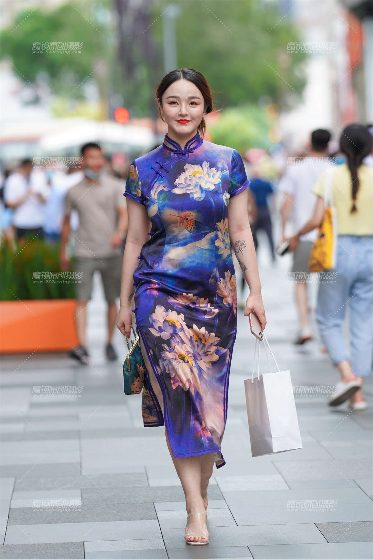 丰韵的旗袍美人儿-日更街拍