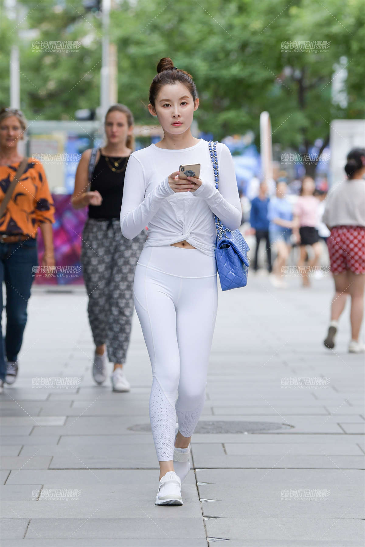 【赛德克赛帖】精致的白色瑜珈裤美女-日更街拍