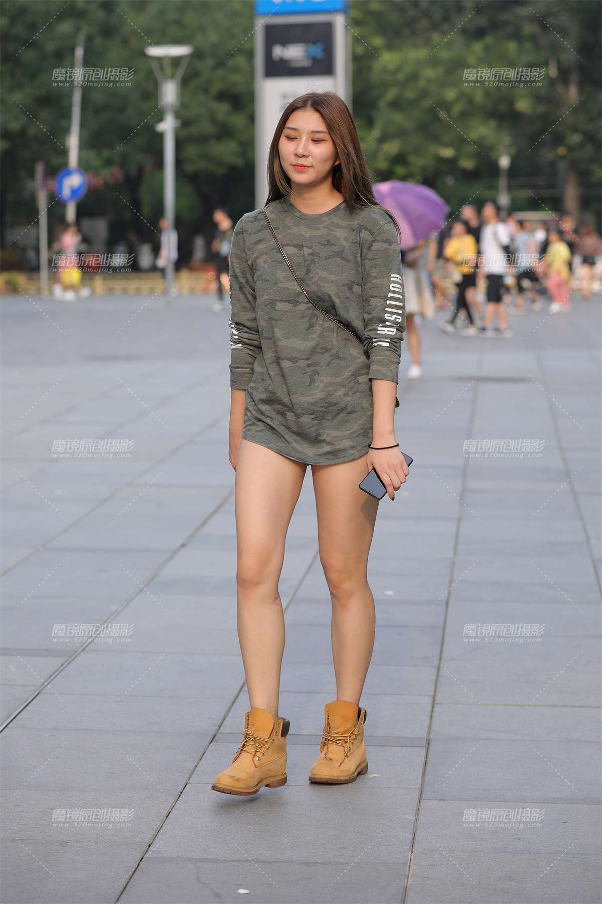 热裤，大白腿美女-日更街拍