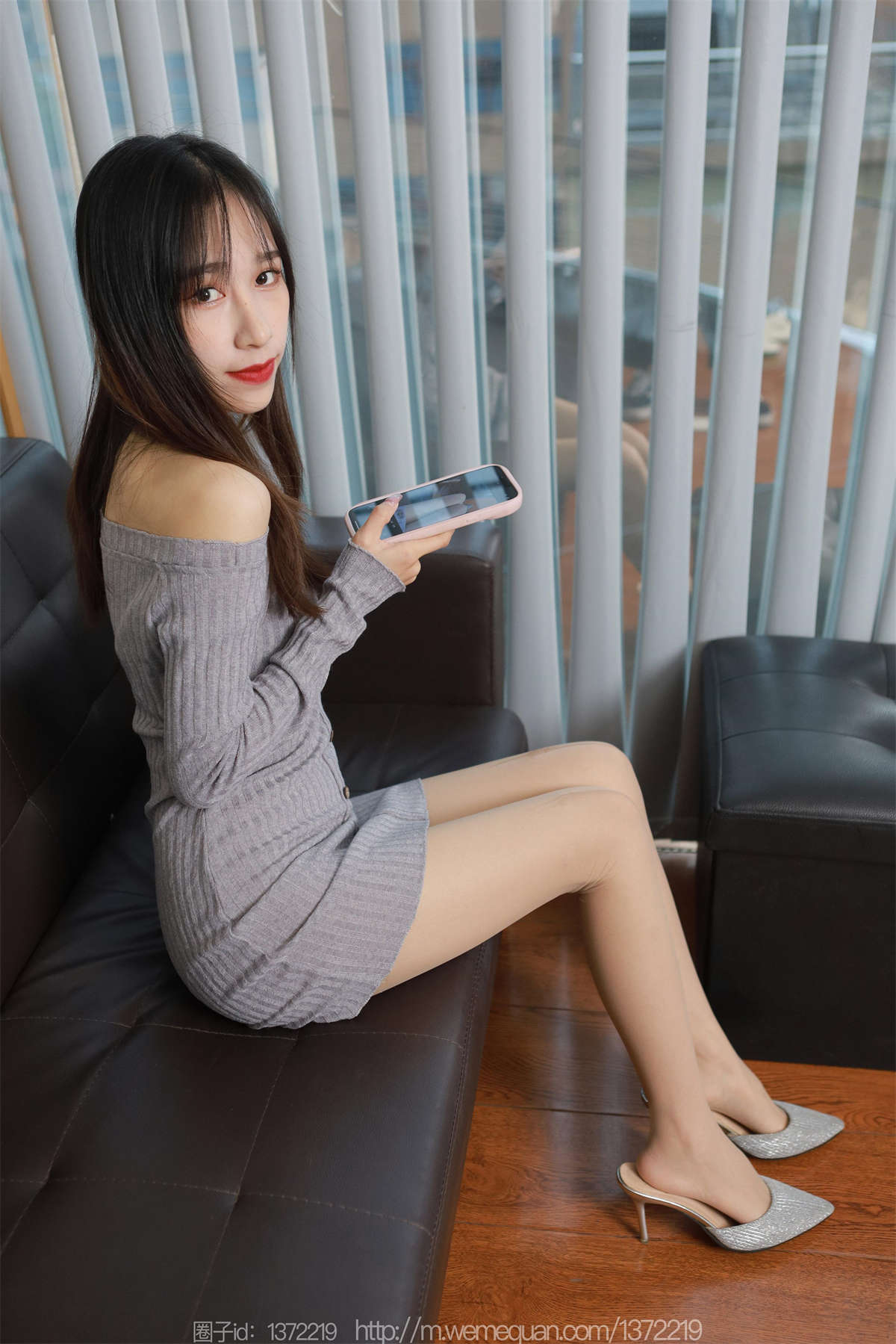 图片[2]-IESS异思趣向 2023.03.14 丝享家1390：美子 纽扣包臀裙-日更街拍