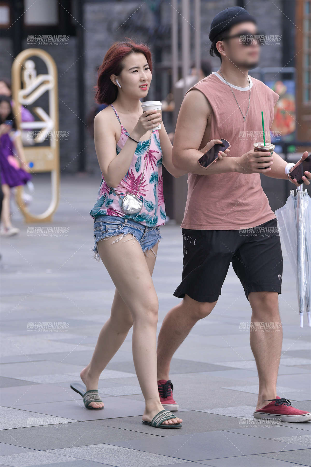 有个愿意穿这么短的热裤女友真好~-日更街拍