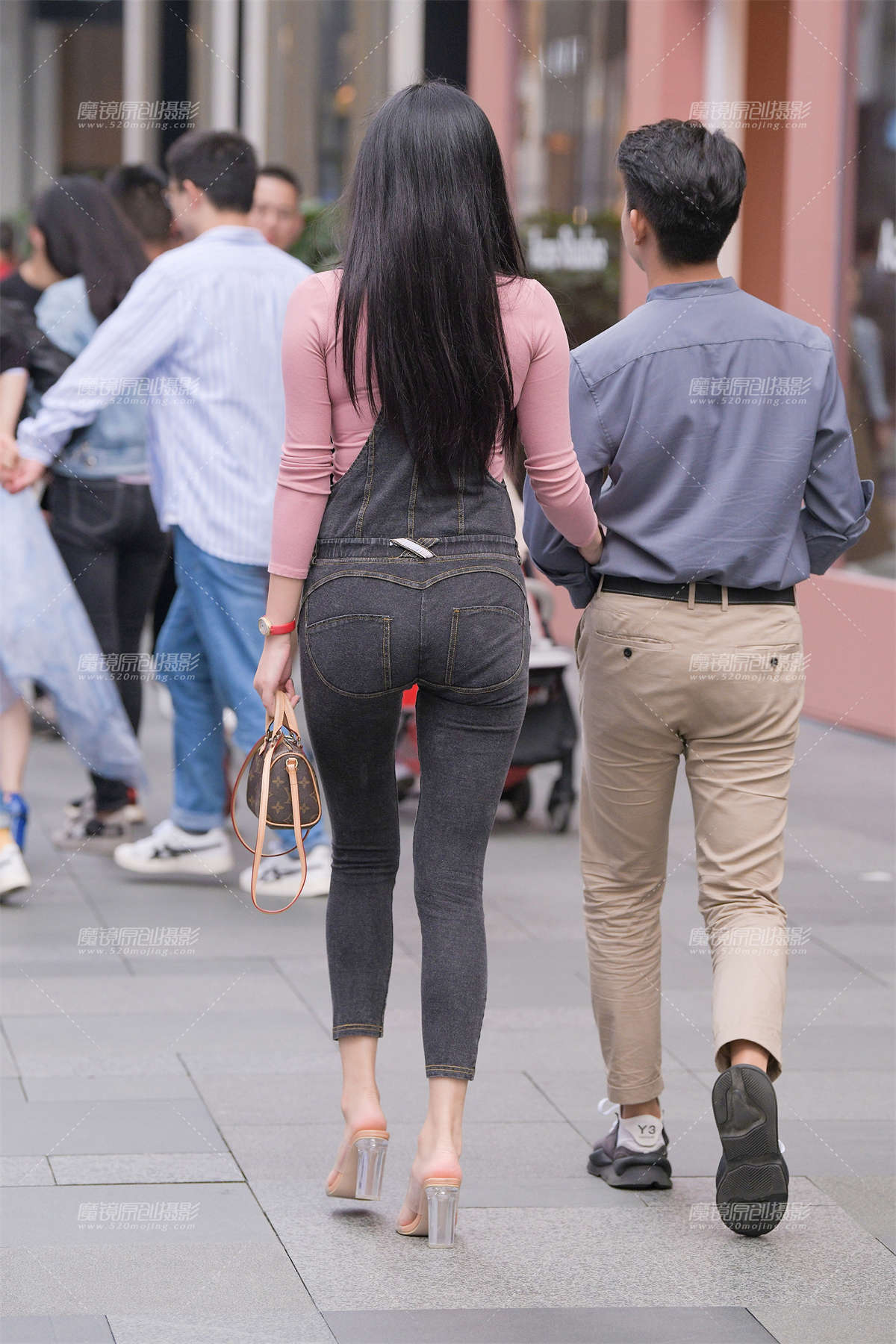 图片[2]-【视觉冲击赛贴】追了一公里的连体蜜桃裤美__-日更街拍