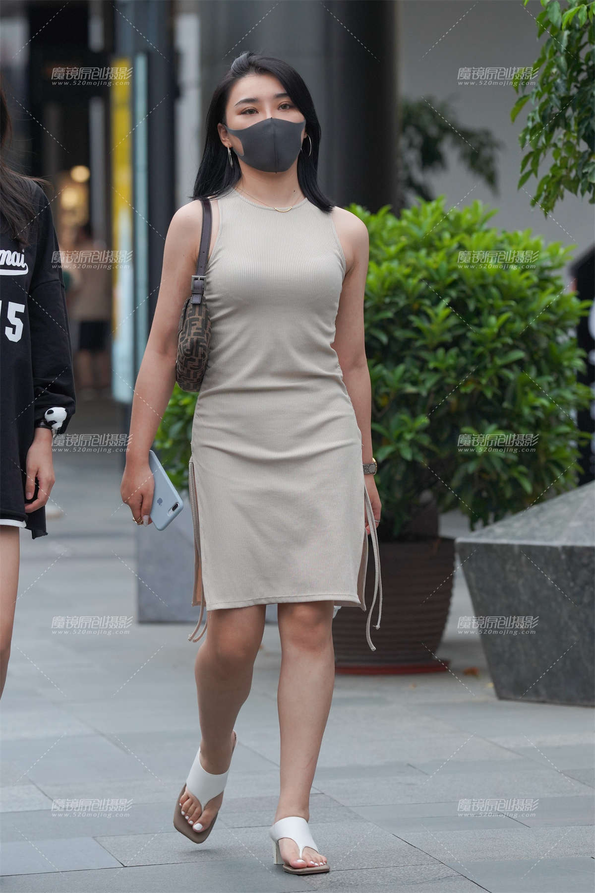 长裙美眉-日更街拍