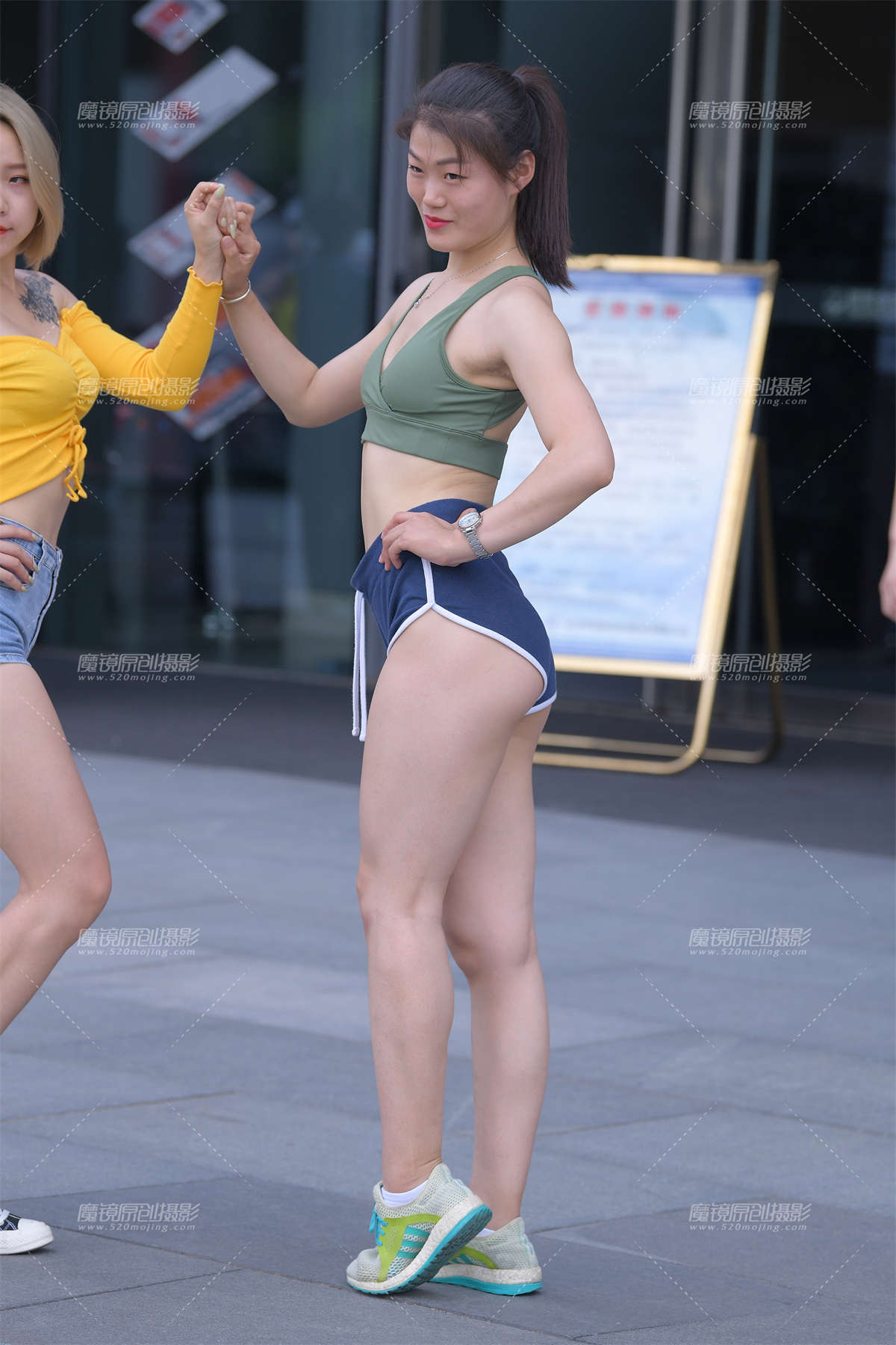 【红石赛帖】性感热裤美女-日更街拍