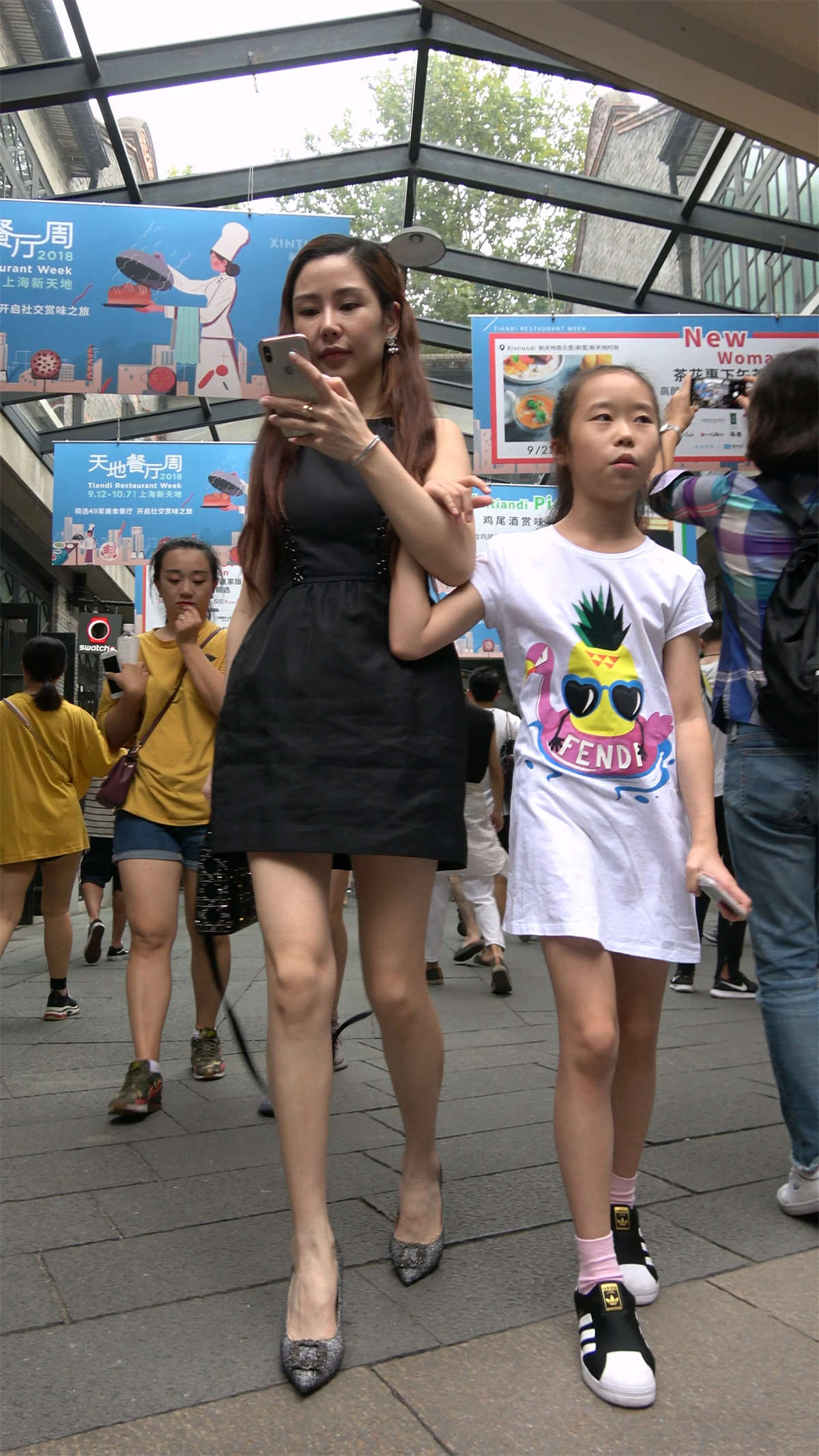 图片[2]-很忙很美的气质靓女-日更街拍