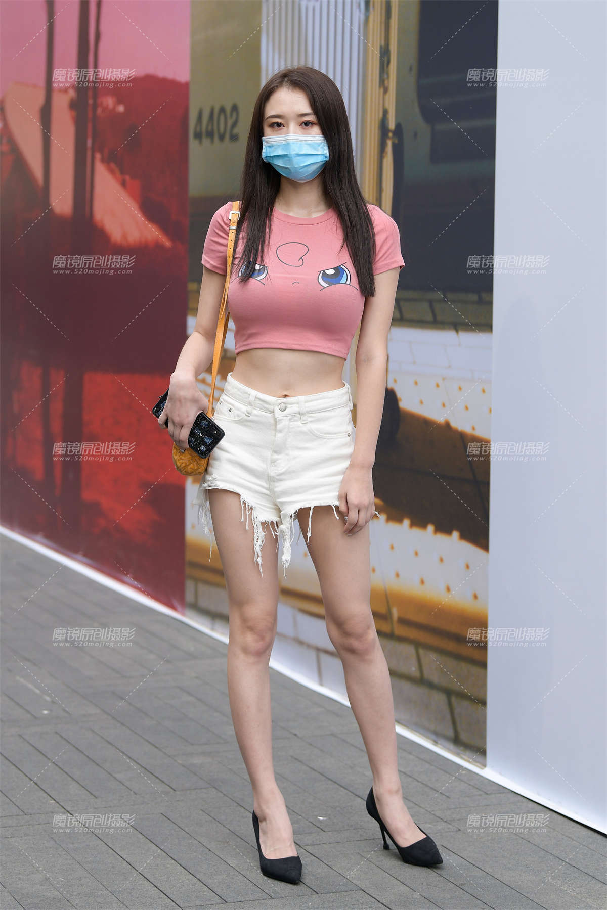 丰满可爱的小猫咪-日更街拍