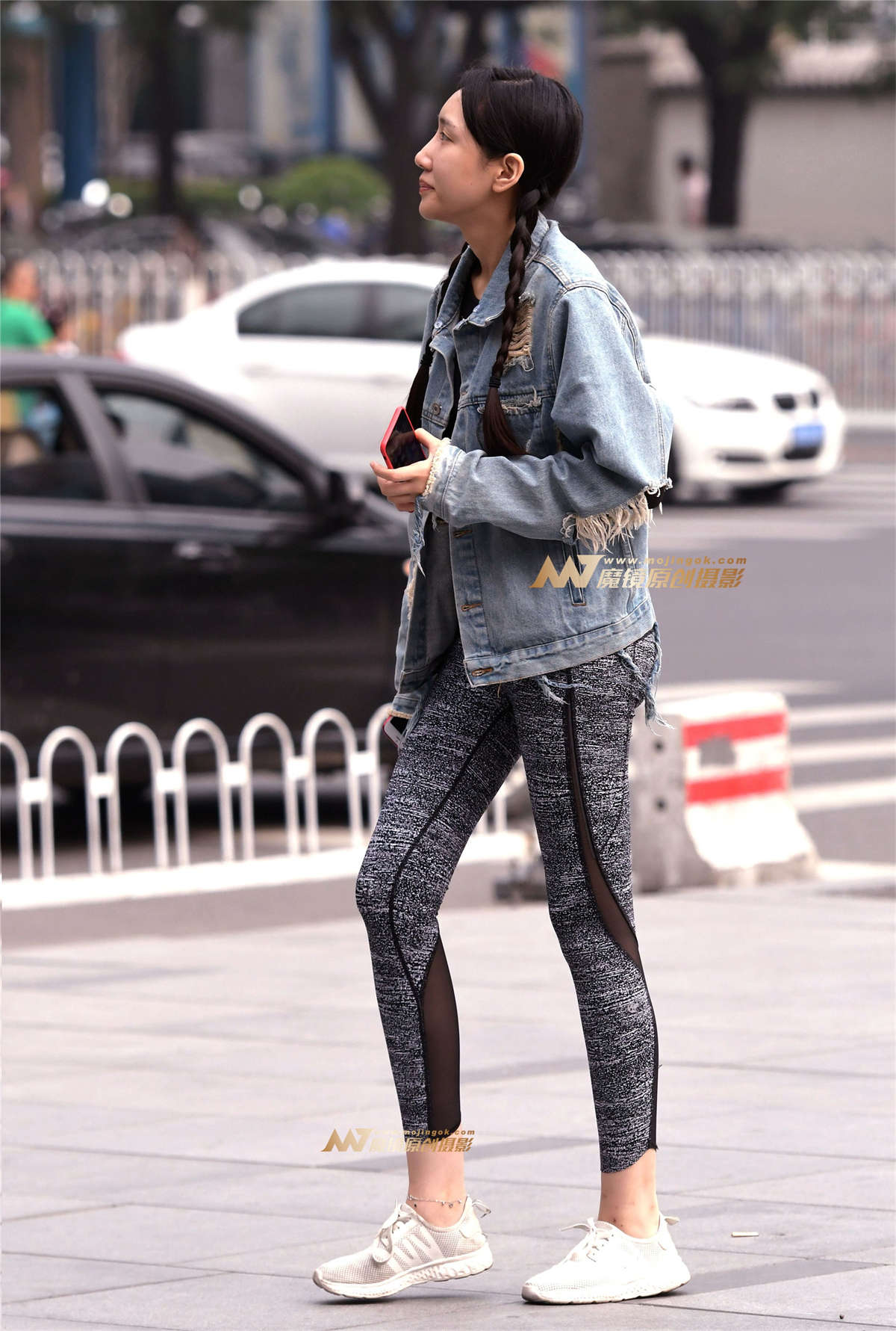 乞丐服健美裤美女这搭配-日更街拍